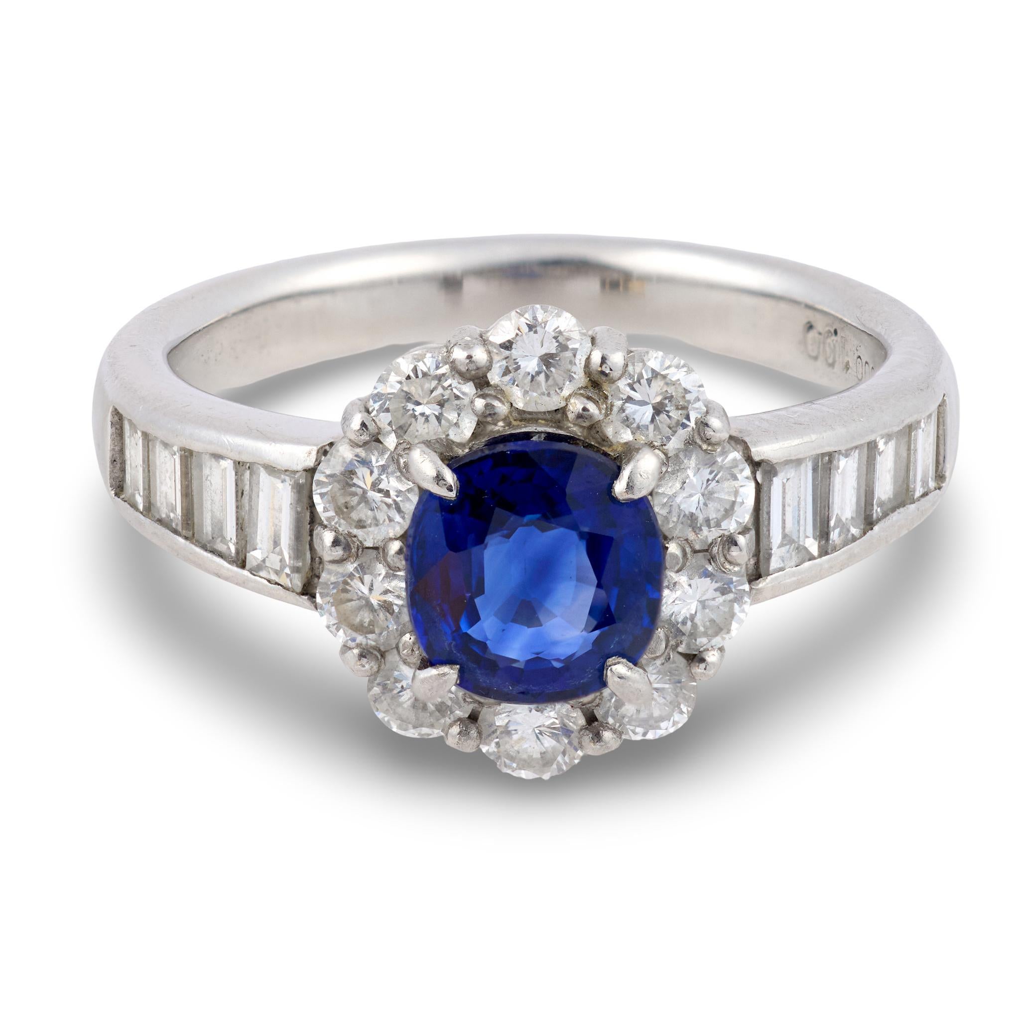 Vintage GIA 1,06 Karat Saphir-Diamant-Platin-Cluster-Ring (Zeitgenössisch) im Angebot