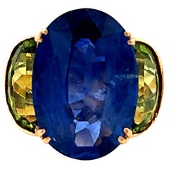 Vintage GIA 10.88 Carats Ceylon Sapphire Peridot 18k Yellow Gold Cocktail Ring