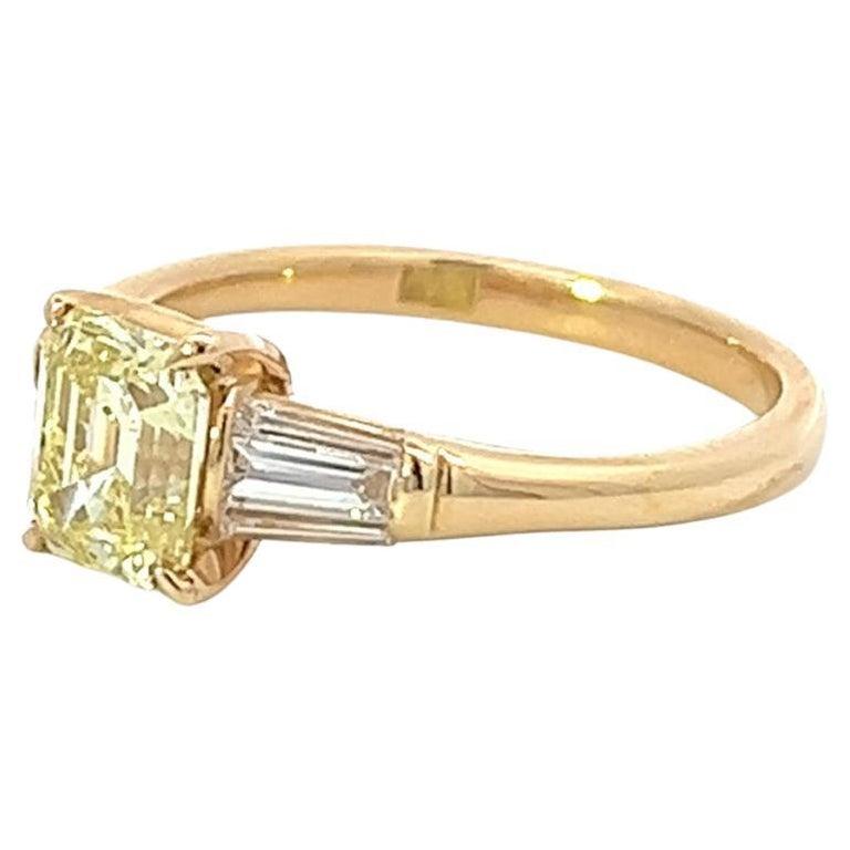Women's or Men's Vintage GIA 1.13 Carats Fancy Yellow Diamond 18 Karat Yellow Gold Ring