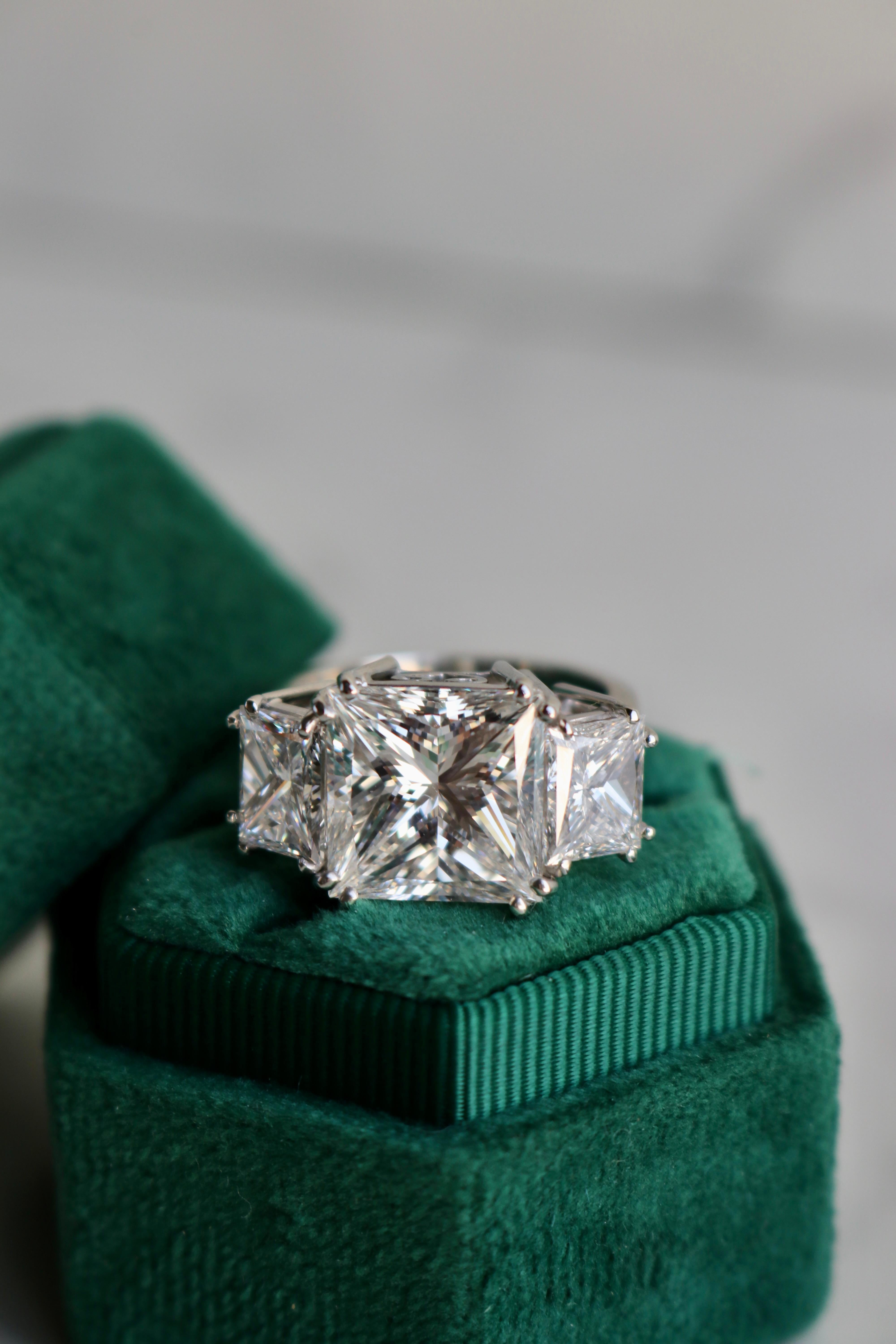 Women's or Men's Vintage GIA 12.47 Carat Total Weight Diamond Platinum Three Stone Ring For Sale