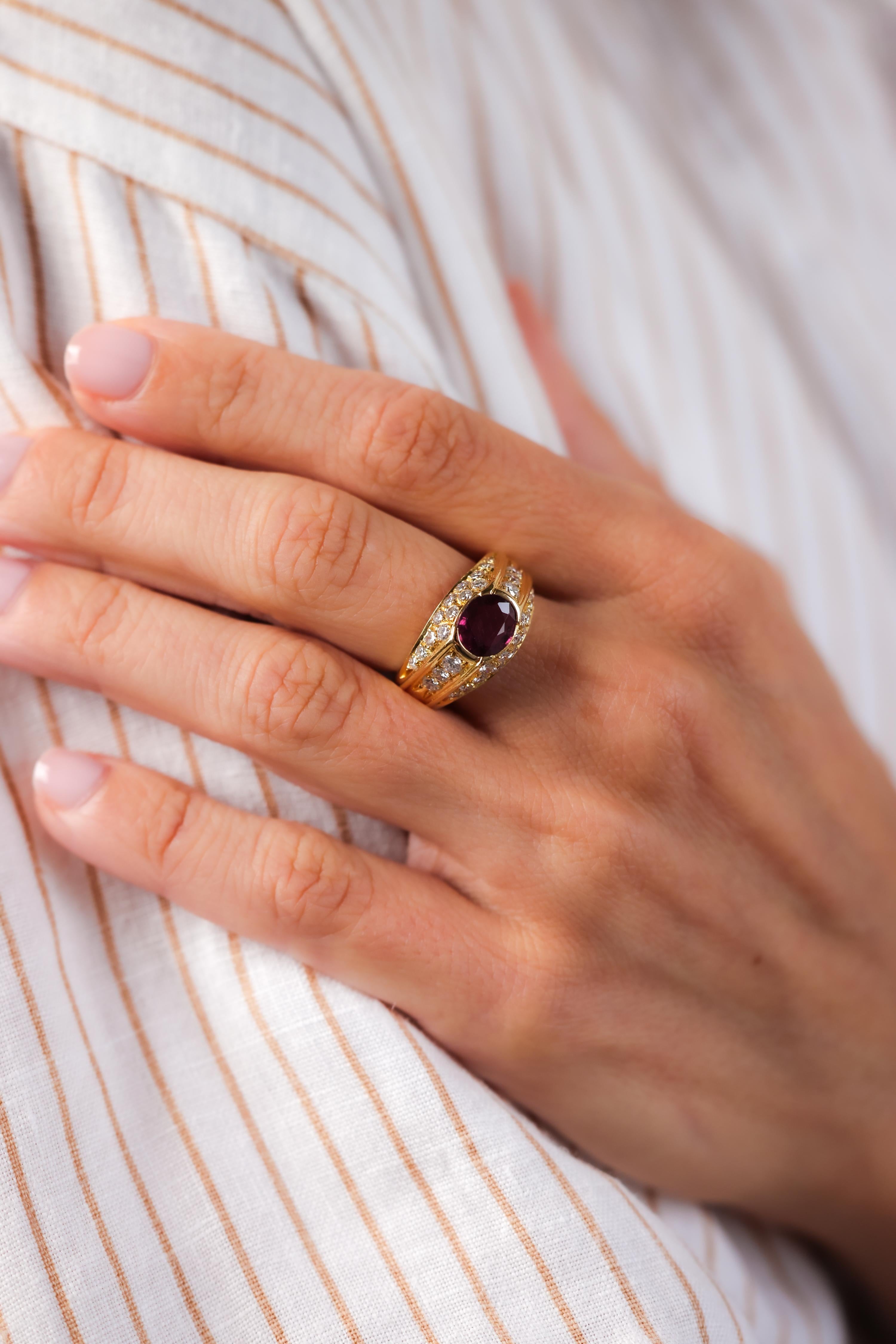 Anillo vintage GIA de oro amarillo de 18 quilates con un diamante rubí de 1,25 quilates Corte oval en venta