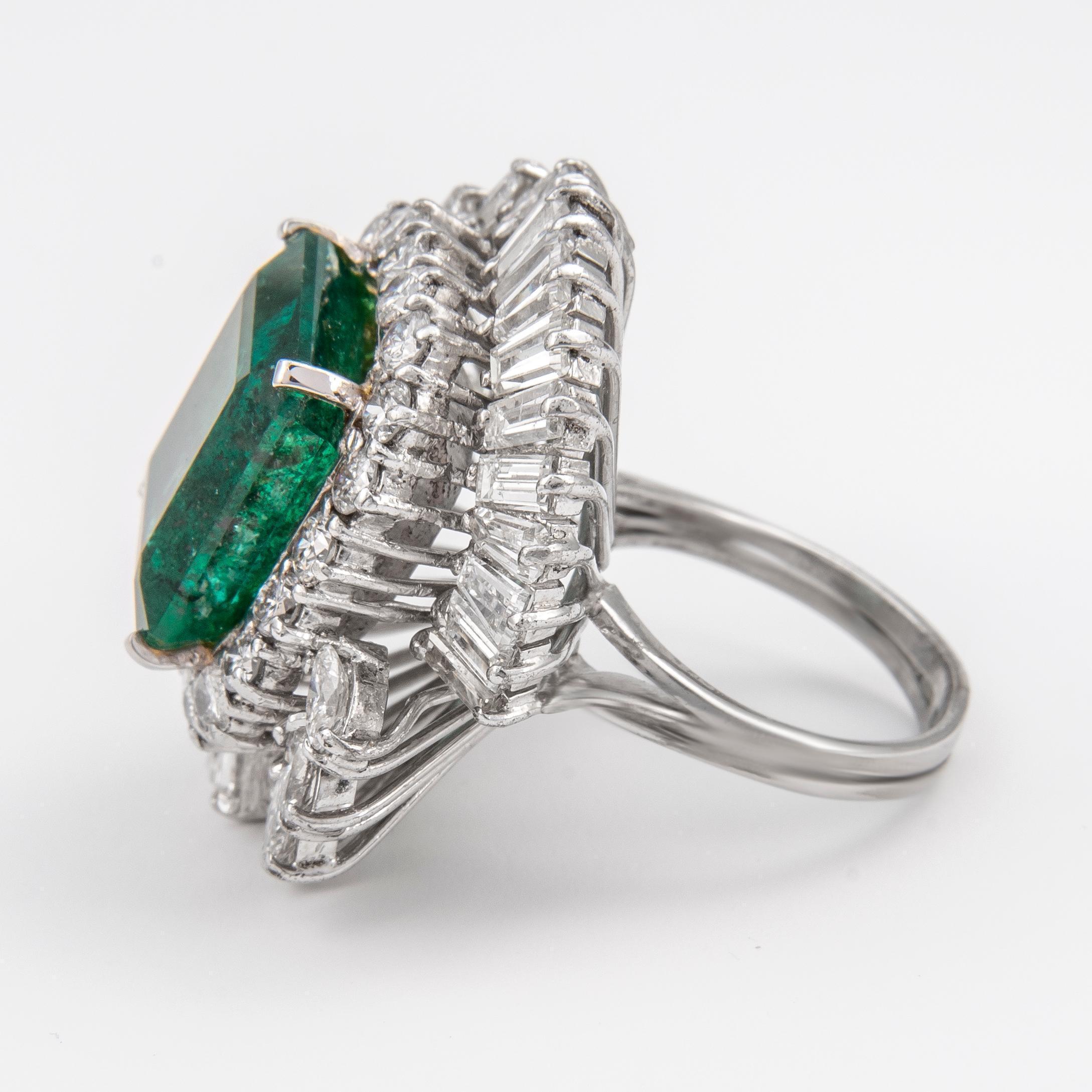 Vintage GIA 13.07ct Emerald Minor with 8.90ct Diamonds Ring 18k White Gold In Excellent Condition For Sale In BEVERLY HILLS, CA
