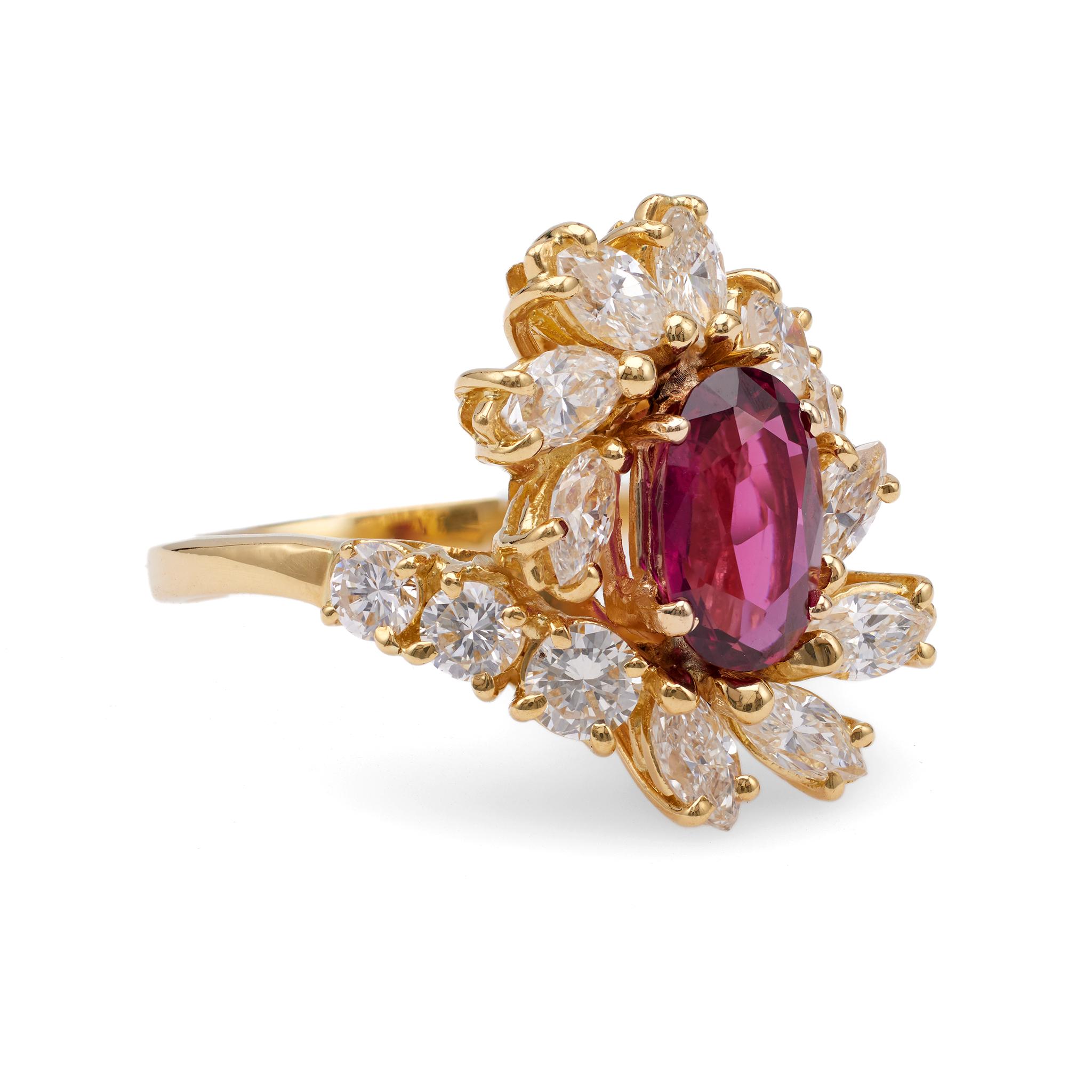 Vintage GIA 1.40 Carat Thai Ruby Diamond 18k Yellow Gold Cluster Ring In Good Condition For Sale In Beverly Hills, CA