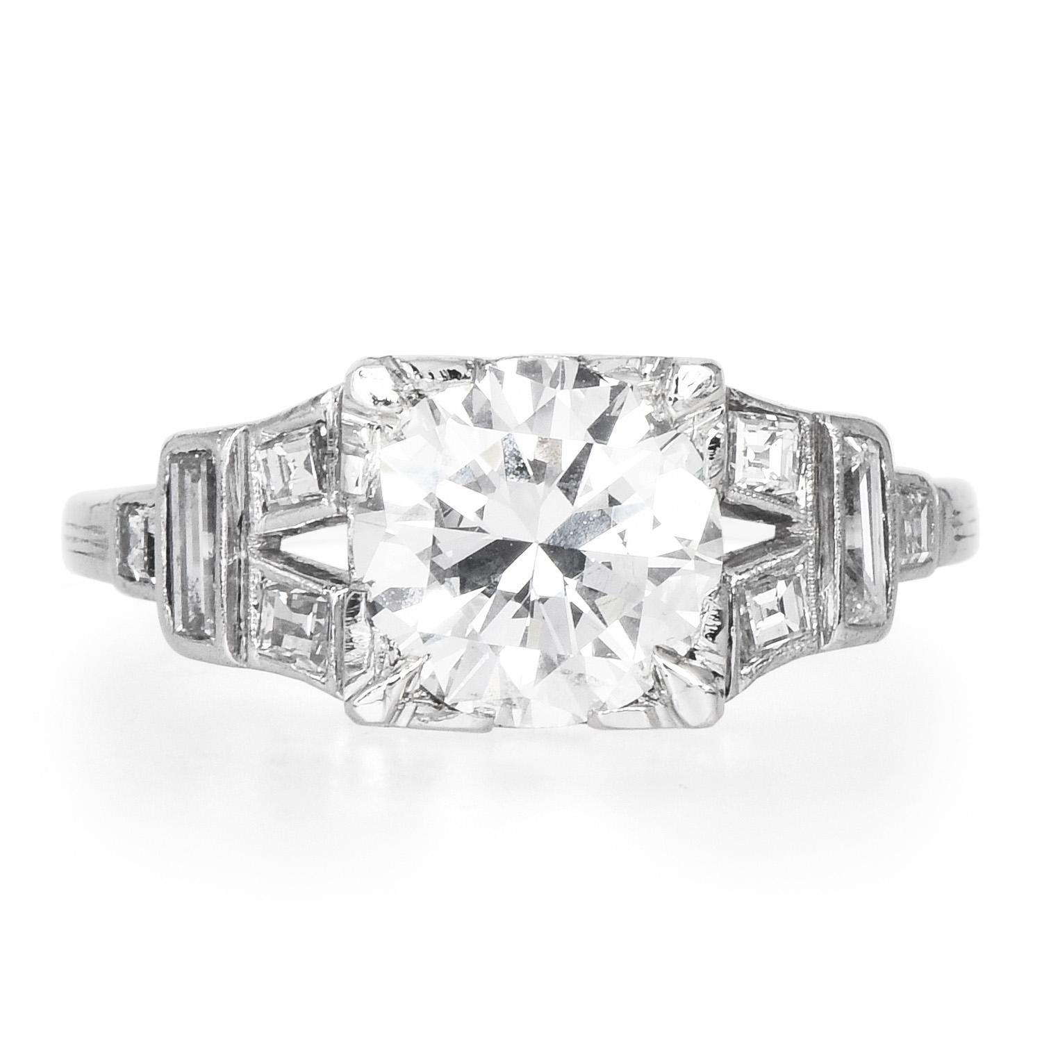 Vintage GIA 1.42 Carat Diamond Platinum Vintage Deco Engagement Ring In Excellent Condition For Sale In Miami, FL