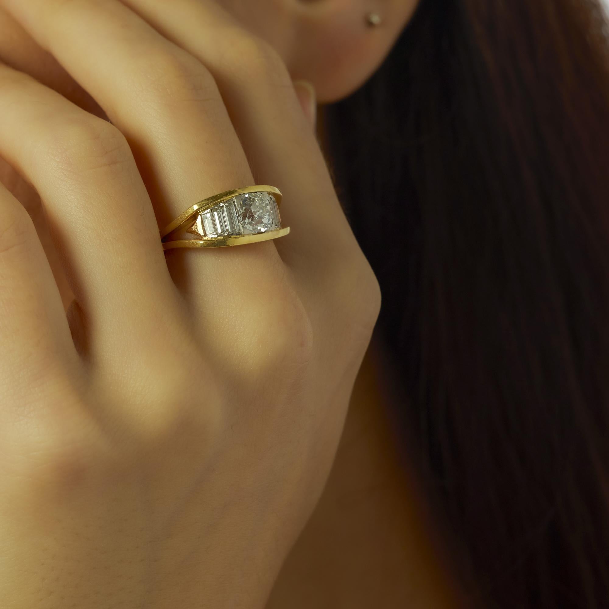 Taglio vecchia miniera Anello vintage GIA con diamante old mine cut da 1,73 carati in oro 18k in vendita