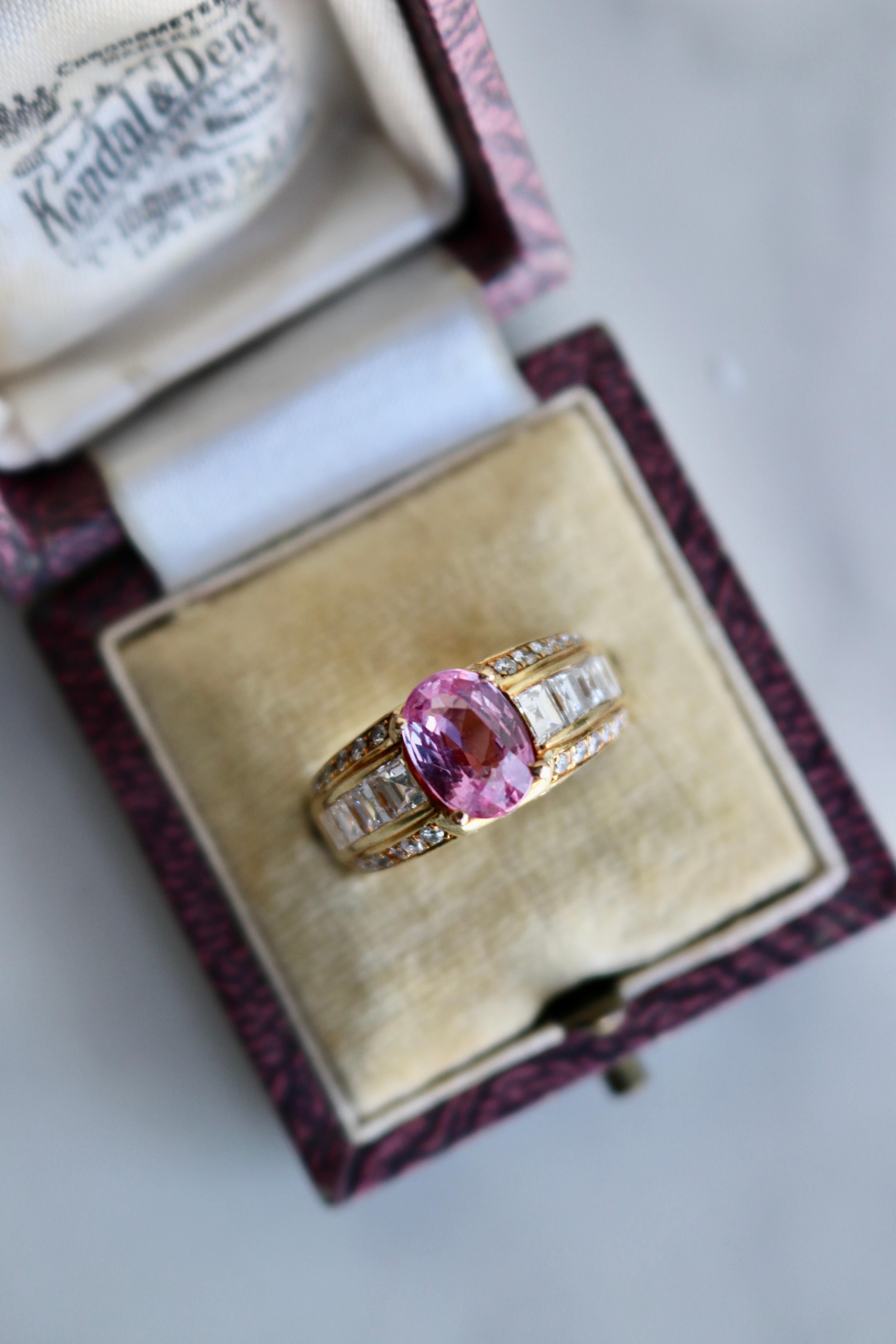 Women's or Men's Vintage GIA 1.94 Carat Madagascan Purplish Pink Sapphire Diamond 18k Yellow Gold For Sale