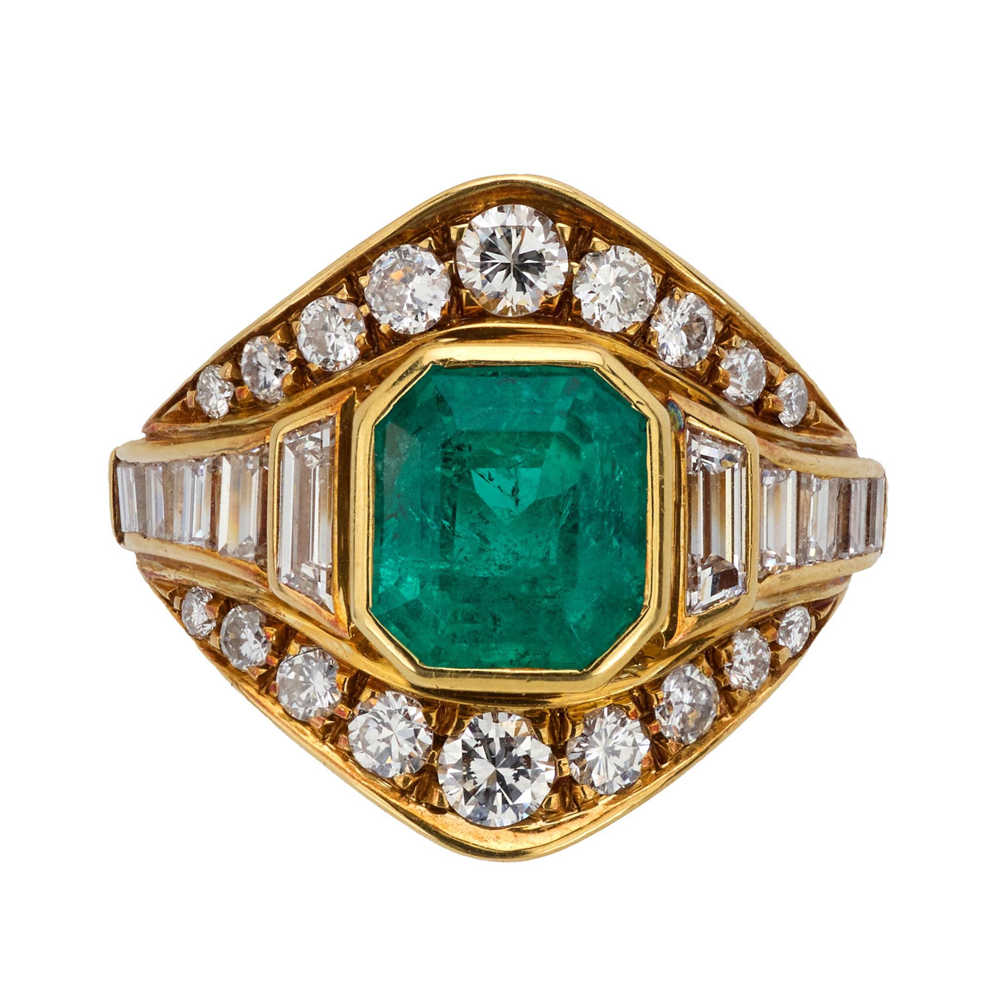 Moderne Bague vintage en or jaune 18 carats avec diamants et émeraude colombienne de 2 carats certifiée GIA en vente
