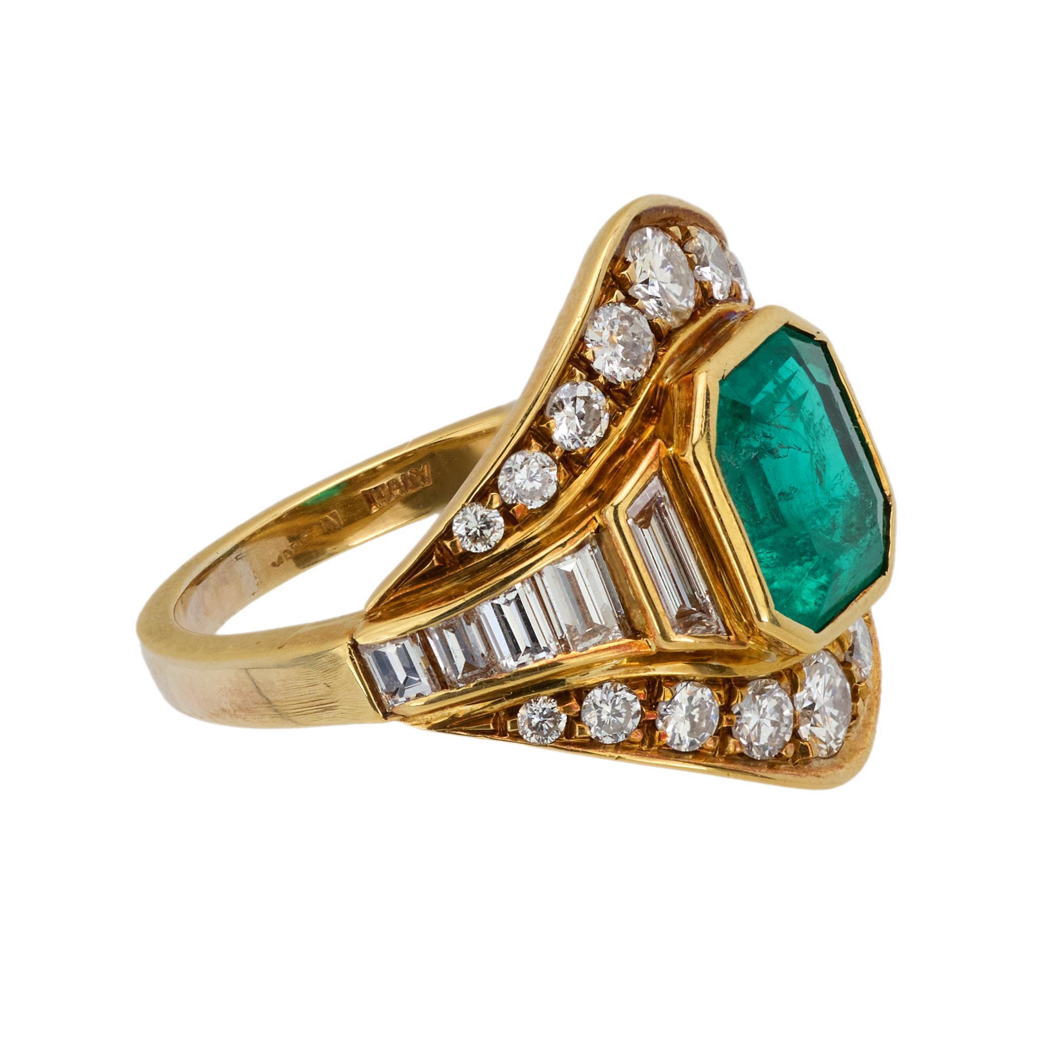 Taille émeraude Bague vintage en or jaune 18 carats avec diamants et émeraude colombienne de 2 carats certifiée GIA en vente