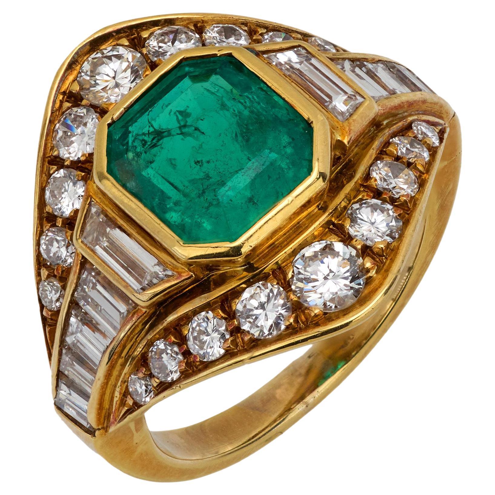 Vintage GIA 2 carat Colombian emerald diamond 18k yellow gold ring