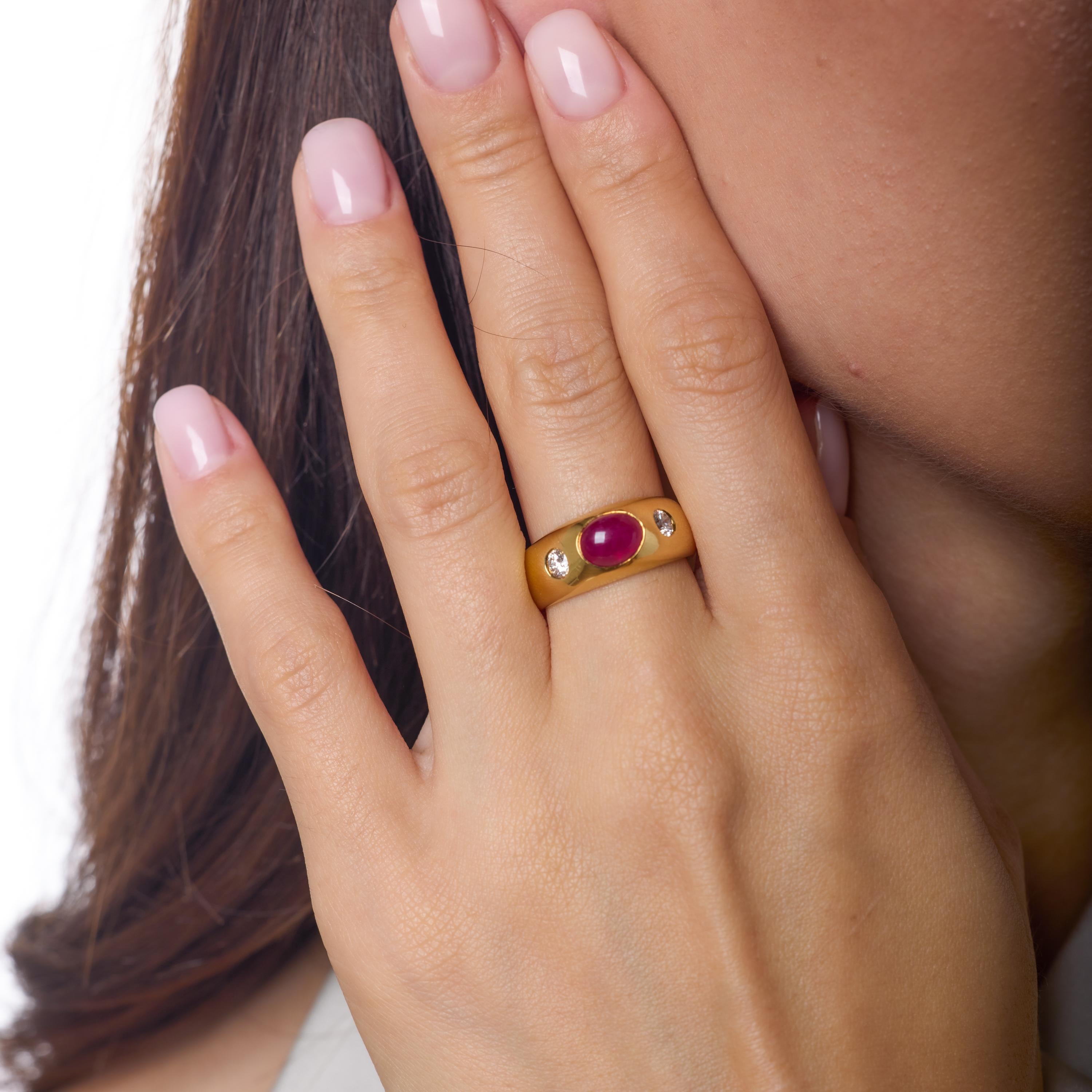 Vintage GIA 2.50 carat cabochon cut ruby diamond 18k yellow gold bezel ring (Zeitgenössisch) im Angebot