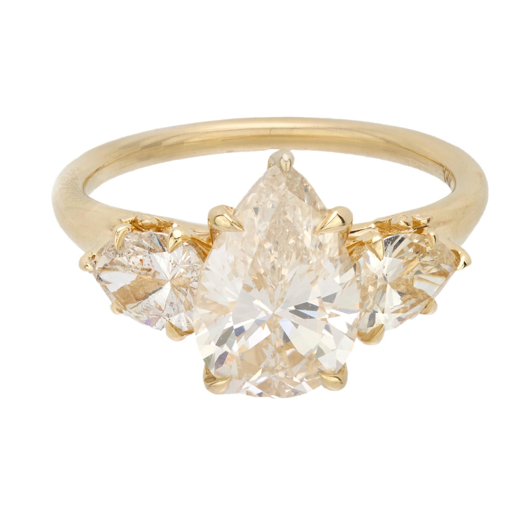 Modern Vintage GIA 2.50 carat pear cut diamond 14k yellow gold engagement ring For Sale