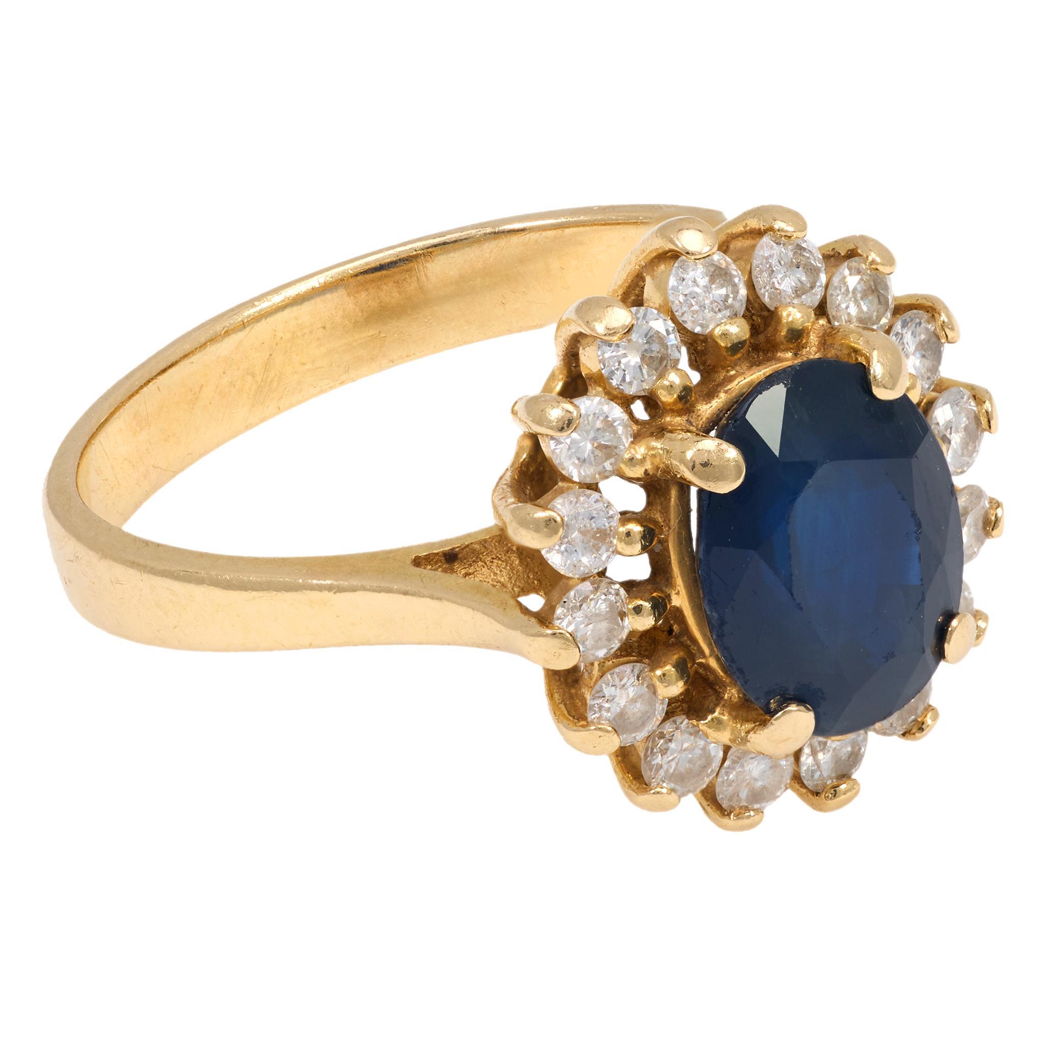 Vintage GIA 2.50 carat sapphire diamond 14k yellow gold cluster ring In Good Condition For Sale In Beverly Hills, CA