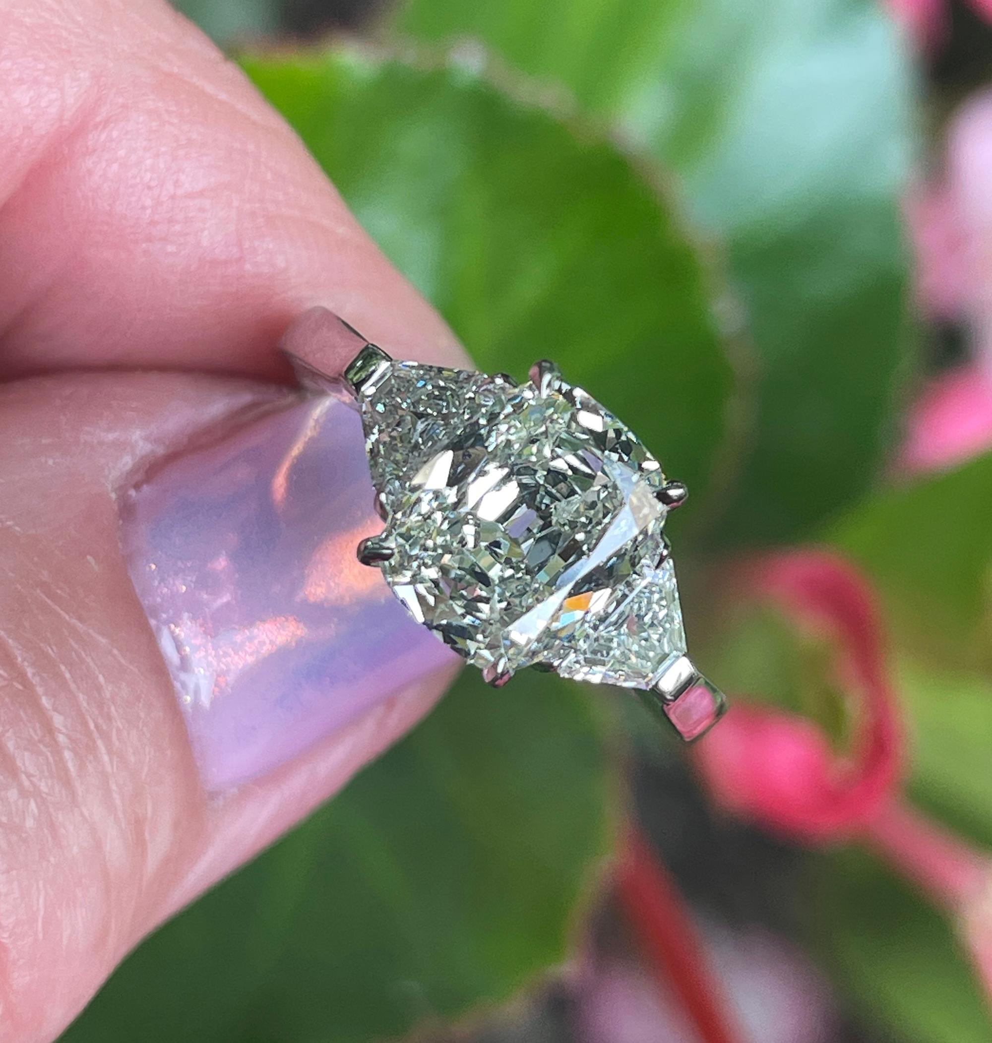 Vintage GIA 2,55ctw Antike Kissenschnitt Diamant 3 Stein Engagement Platin Ring im Angebot 11