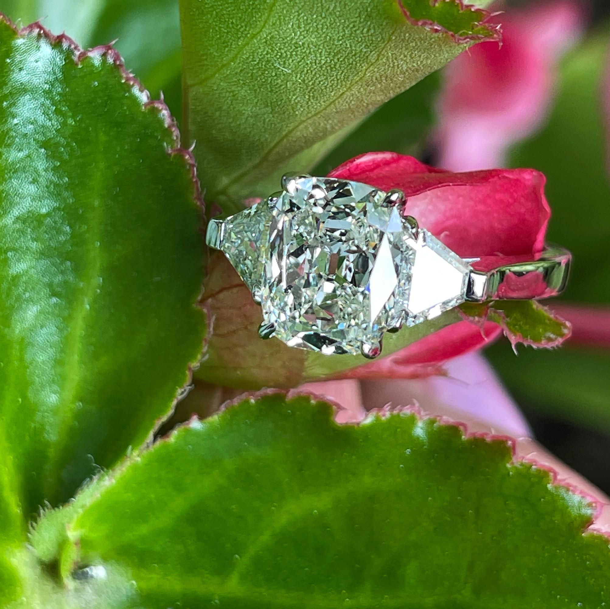 Vintage GIA 2,55ctw Antike Kissenschnitt Diamant 3 Stein Engagement Platin Ring im Angebot 12