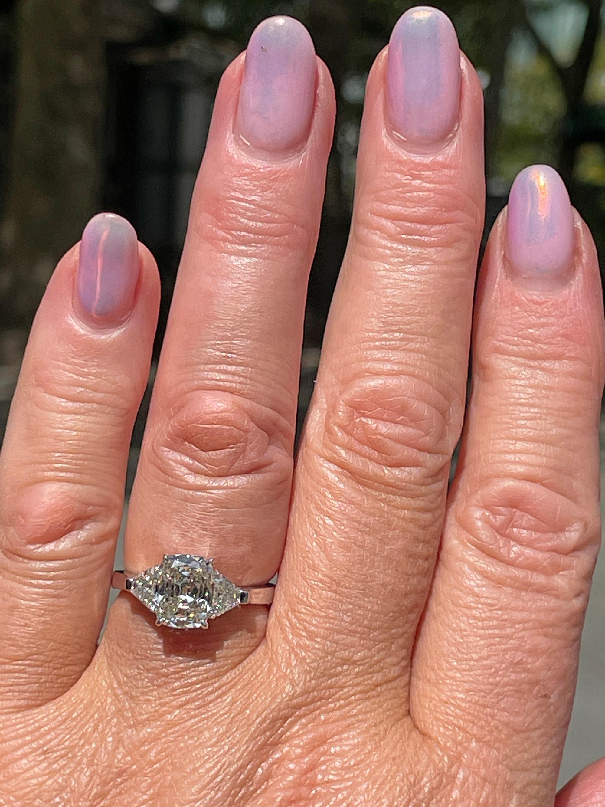 Vintage GIA 2,55ctw Antike Kissenschnitt Diamant 3 Stein Engagement Platin Ring im Angebot 5