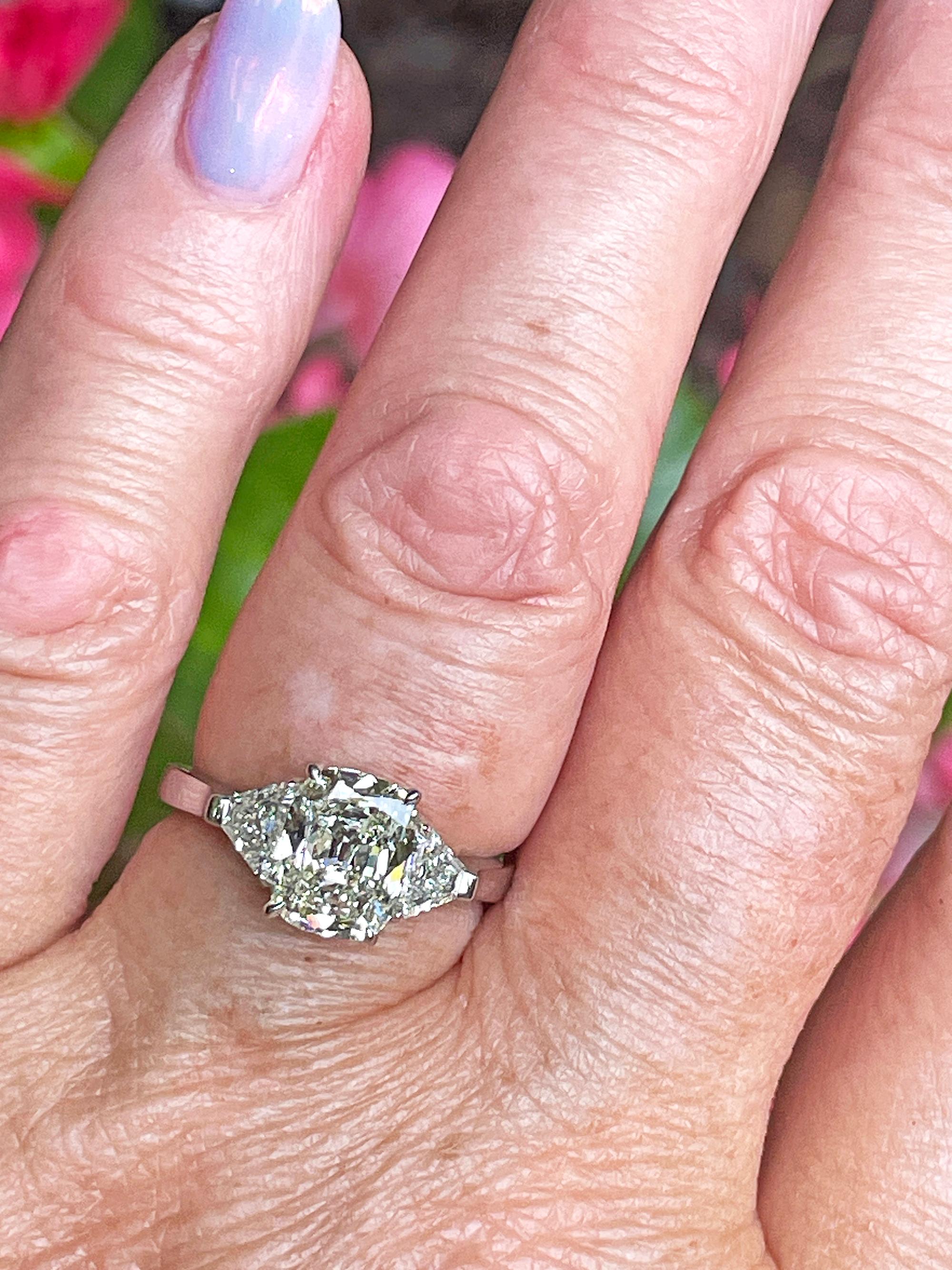 Vintage GIA 2,55ctw Antike Kissenschnitt Diamant 3 Stein Engagement Platin Ring im Angebot 7
