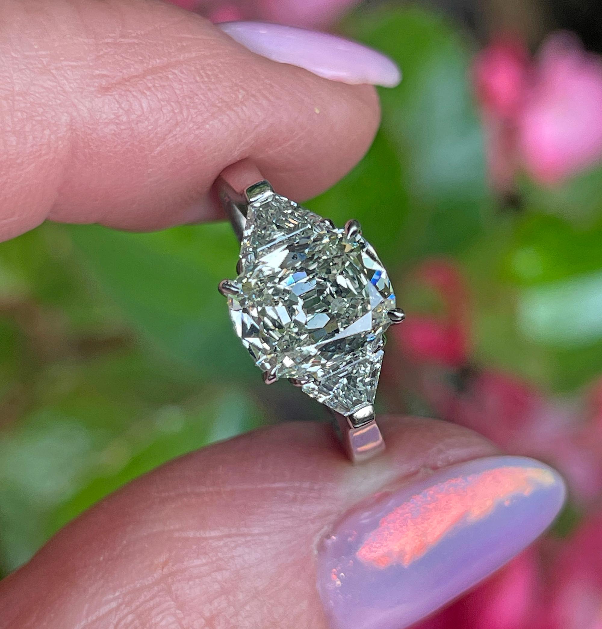 Vintage GIA 2,55ctw Antike Kissenschnitt Diamant 3 Stein Engagement Platin Ring im Angebot 8