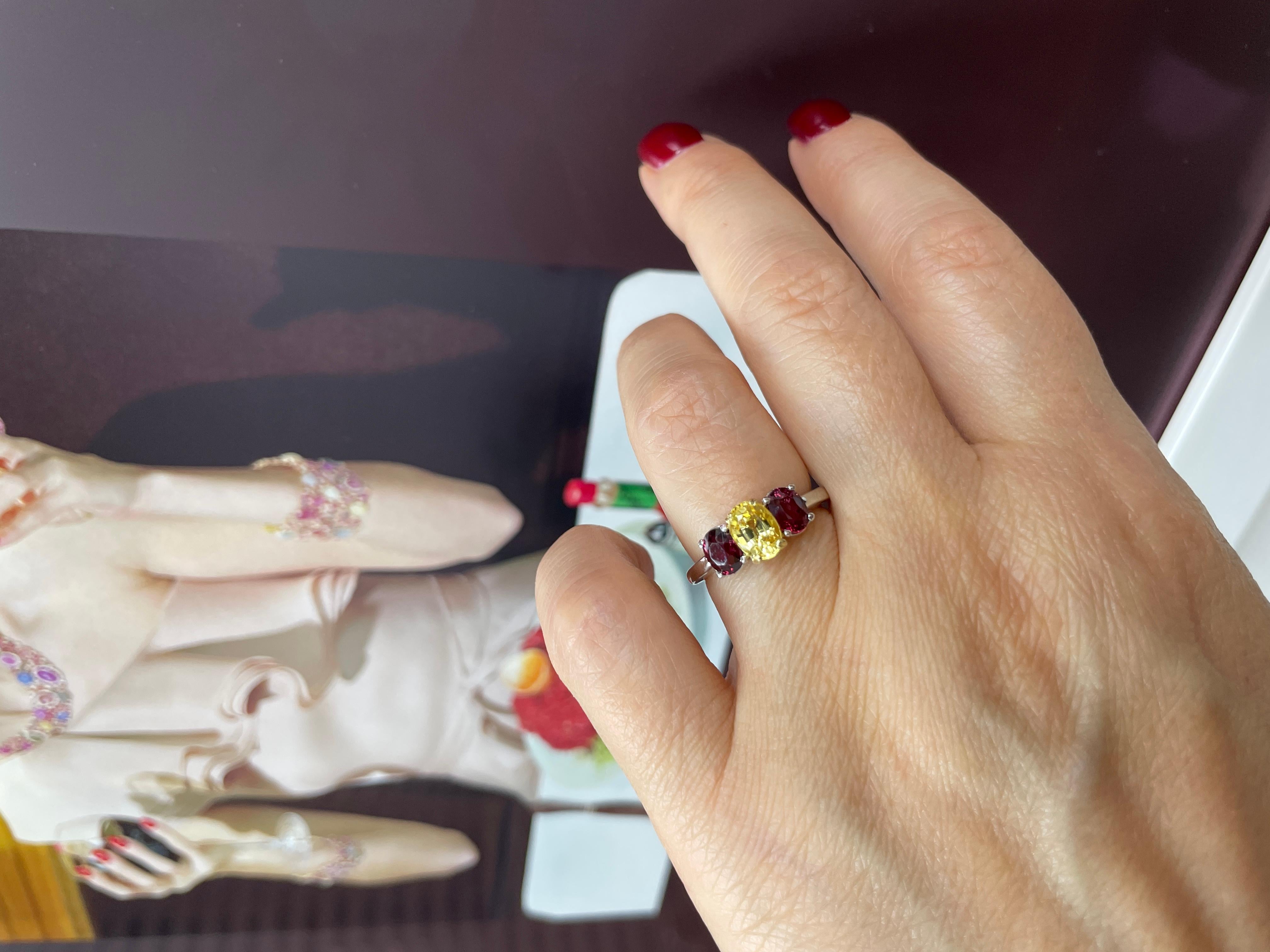 Vintage GIA 2.57ct No-Heat Yellow Sapphire Ruby Trilogy Platinum 18K Gold Ring For Sale 4