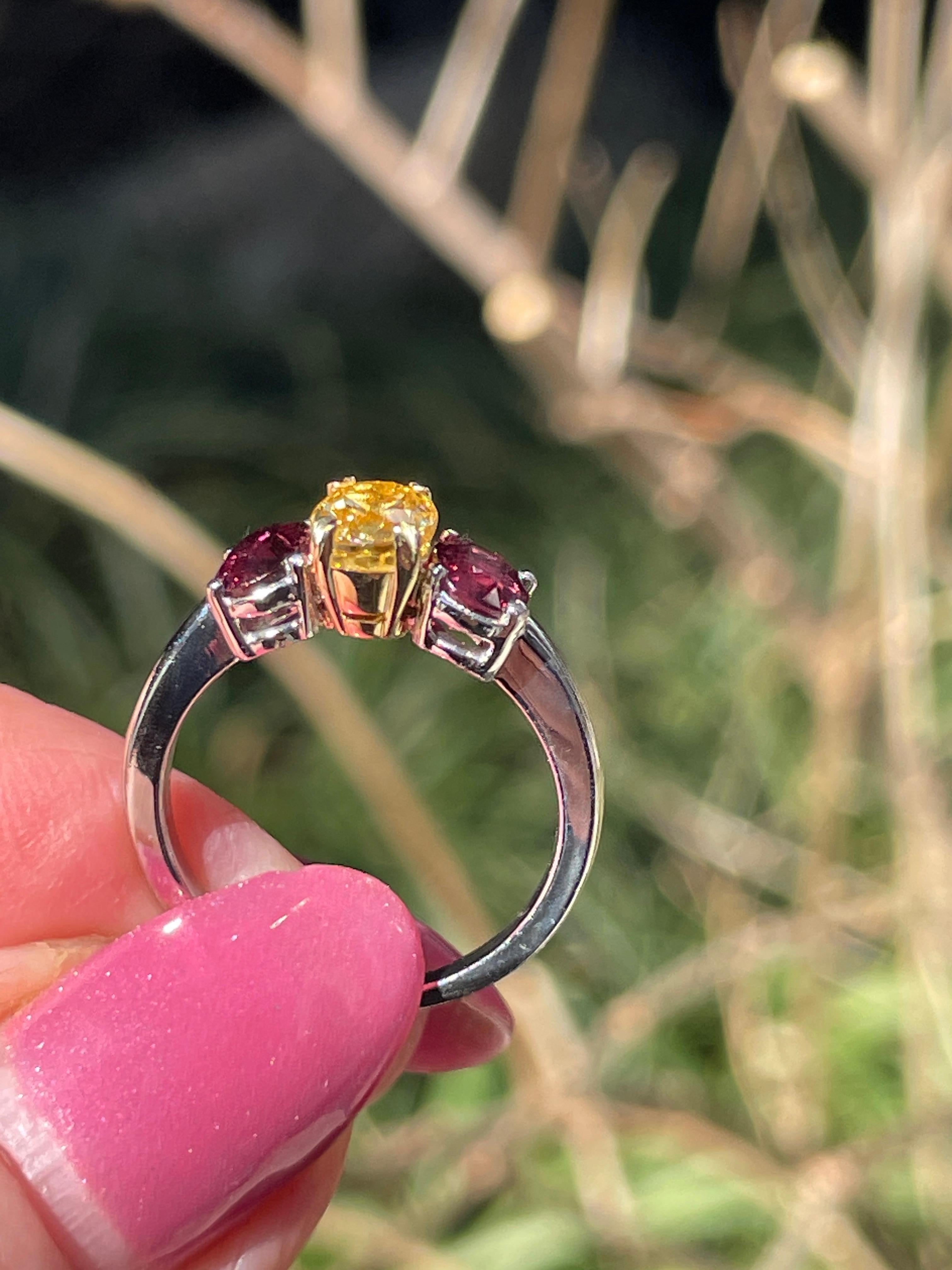 Vintage GIA 2.57ct No-Heat Yellow Sapphire Ruby Trilogy Platinum 18K Gold Ring For Sale 6