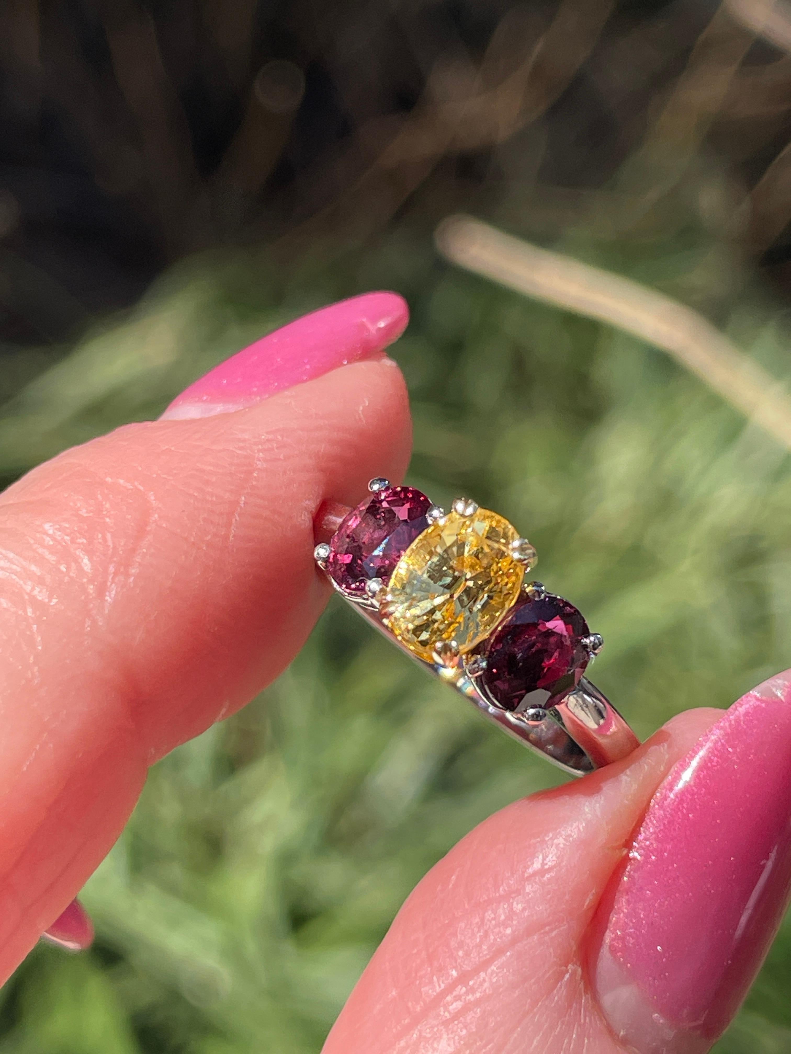 Vintage GIA 2.57ct No-Heat Yellow Sapphire Ruby Trilogy Platinum 18K Gold Ring For Sale 8