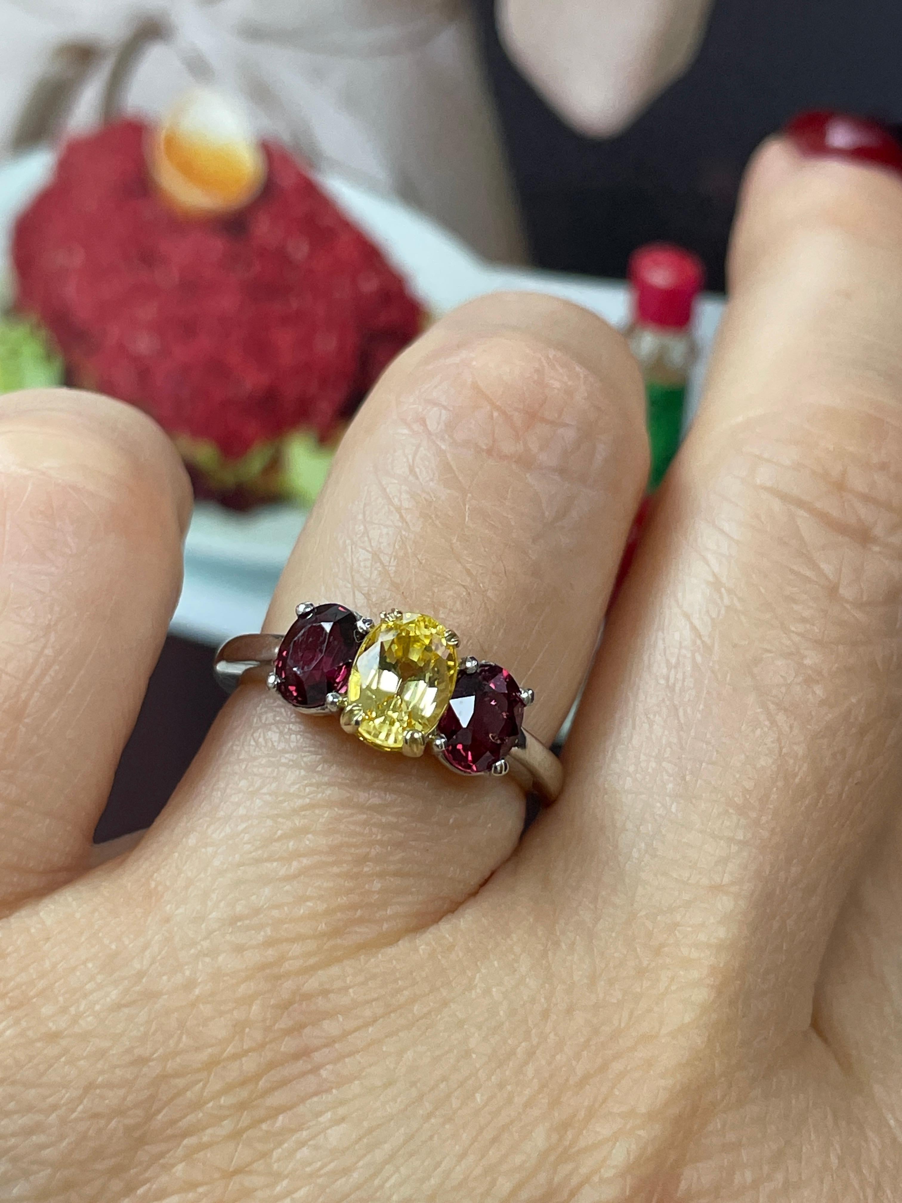 Vintage GIA 2.57ct No-Heat Yellow Sapphire Ruby Trilogy Platinum 18K Gold Ring For Sale 9