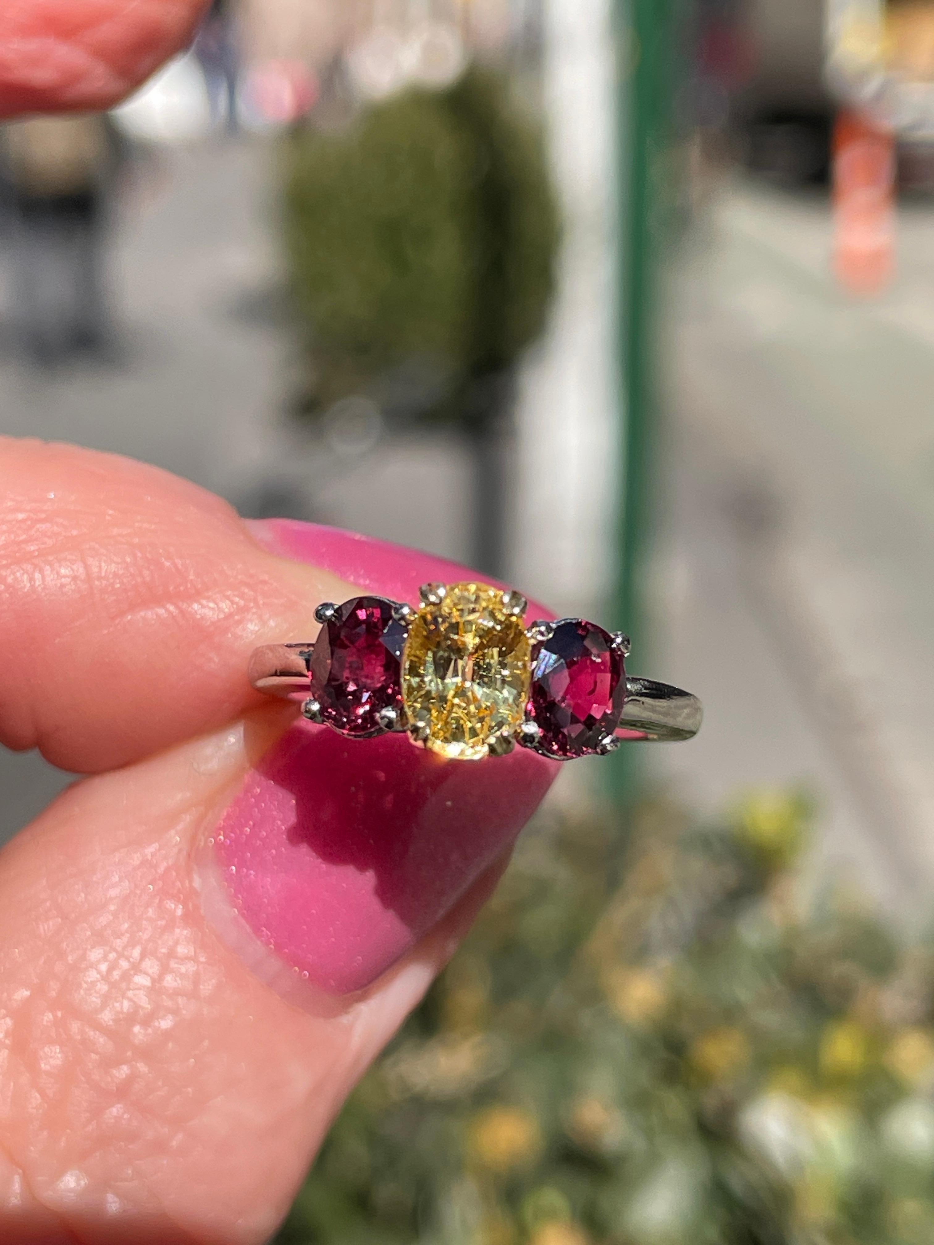 Vintage GIA 2.57ct No-Heat Yellow Sapphire Ruby Trilogy Platinum 18K Gold Ring For Sale 11
