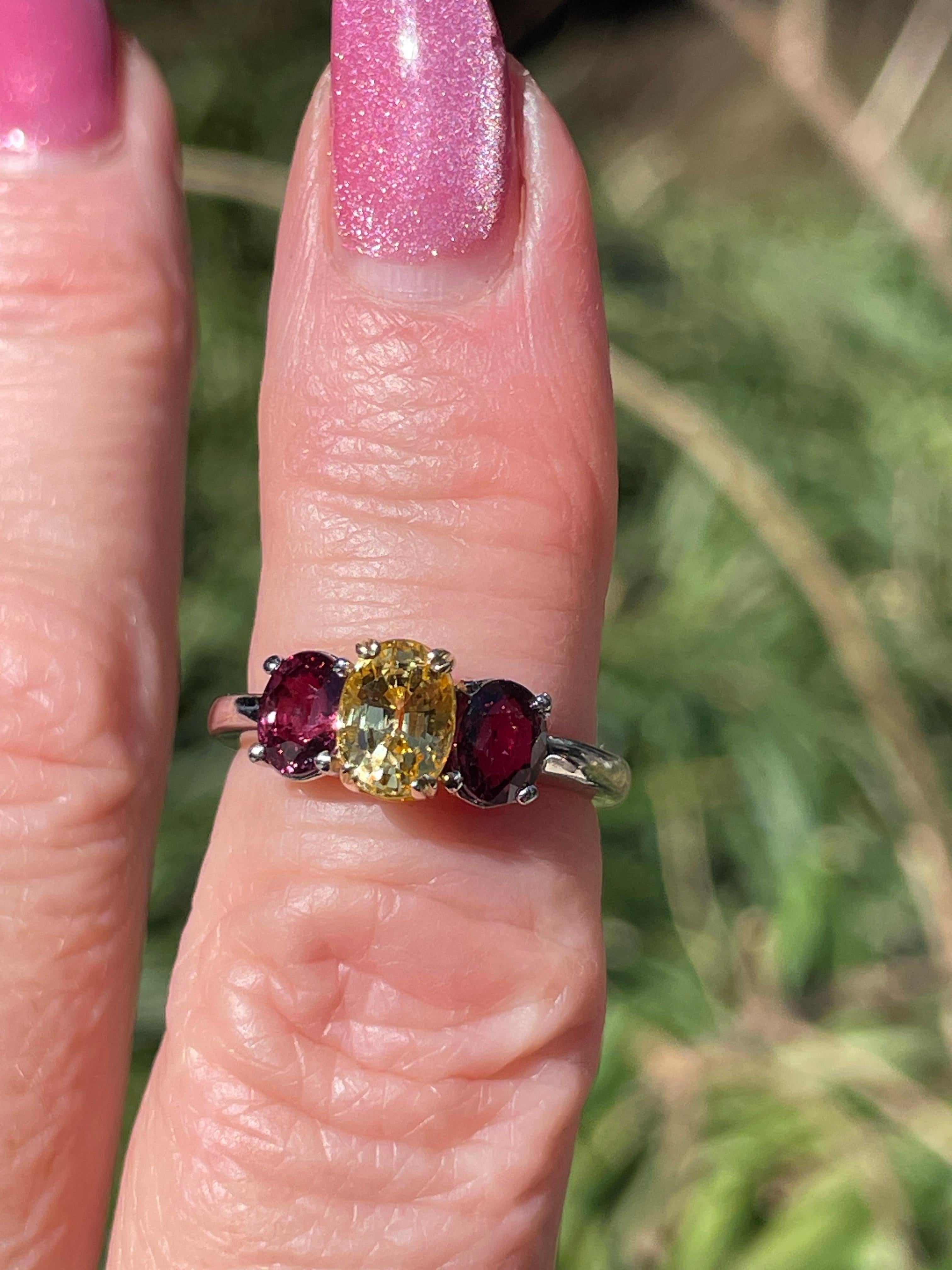 Vintage GIA 2.57ct No-Heat Yellow Sapphire Ruby Trilogy Platinum 18K Gold Ring For Sale 13