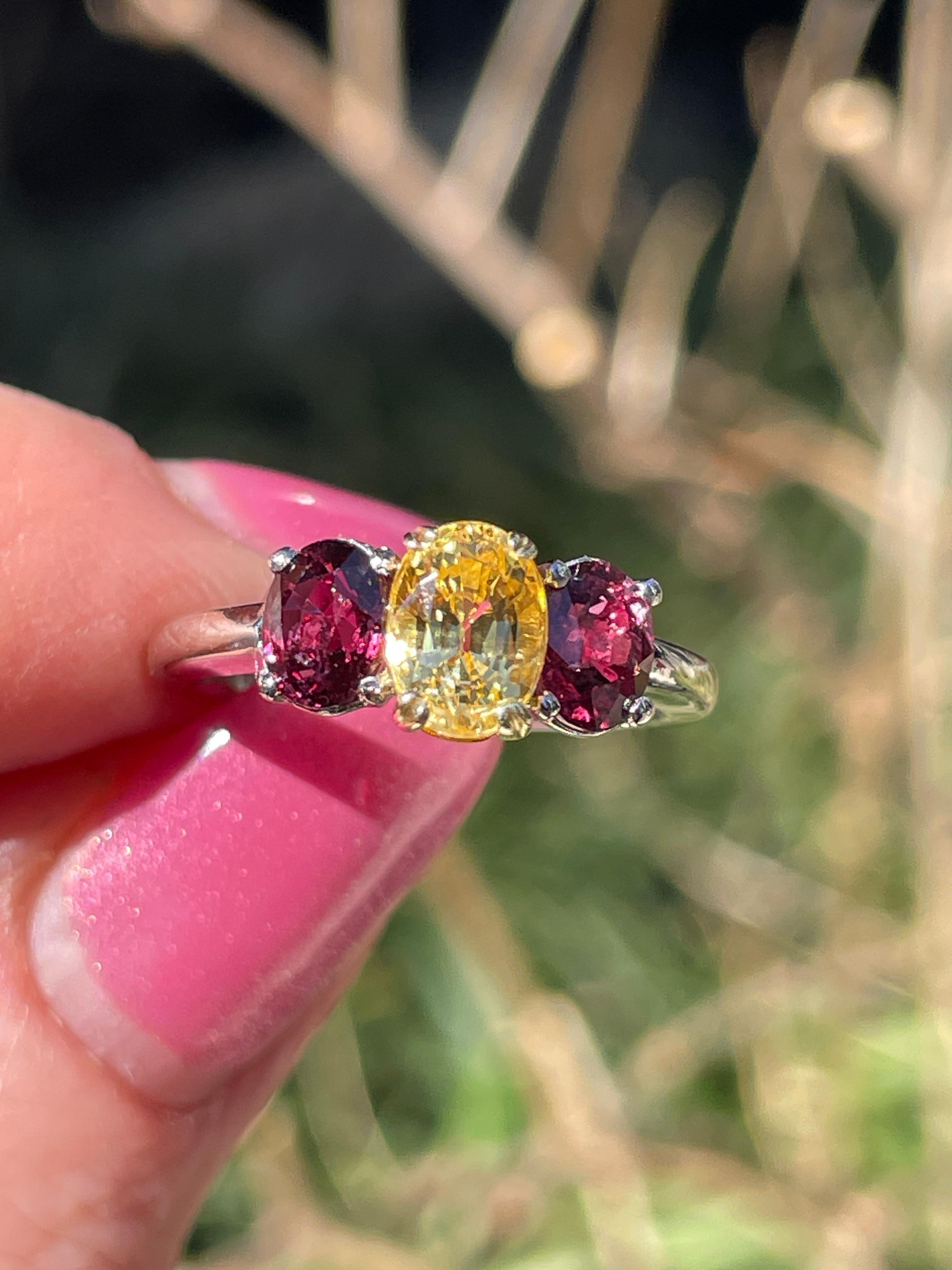 Vintage GIA 2.57ct No-Heat Yellow Sapphire Ruby Trilogy Platinum 18K Gold Ring For Sale 14