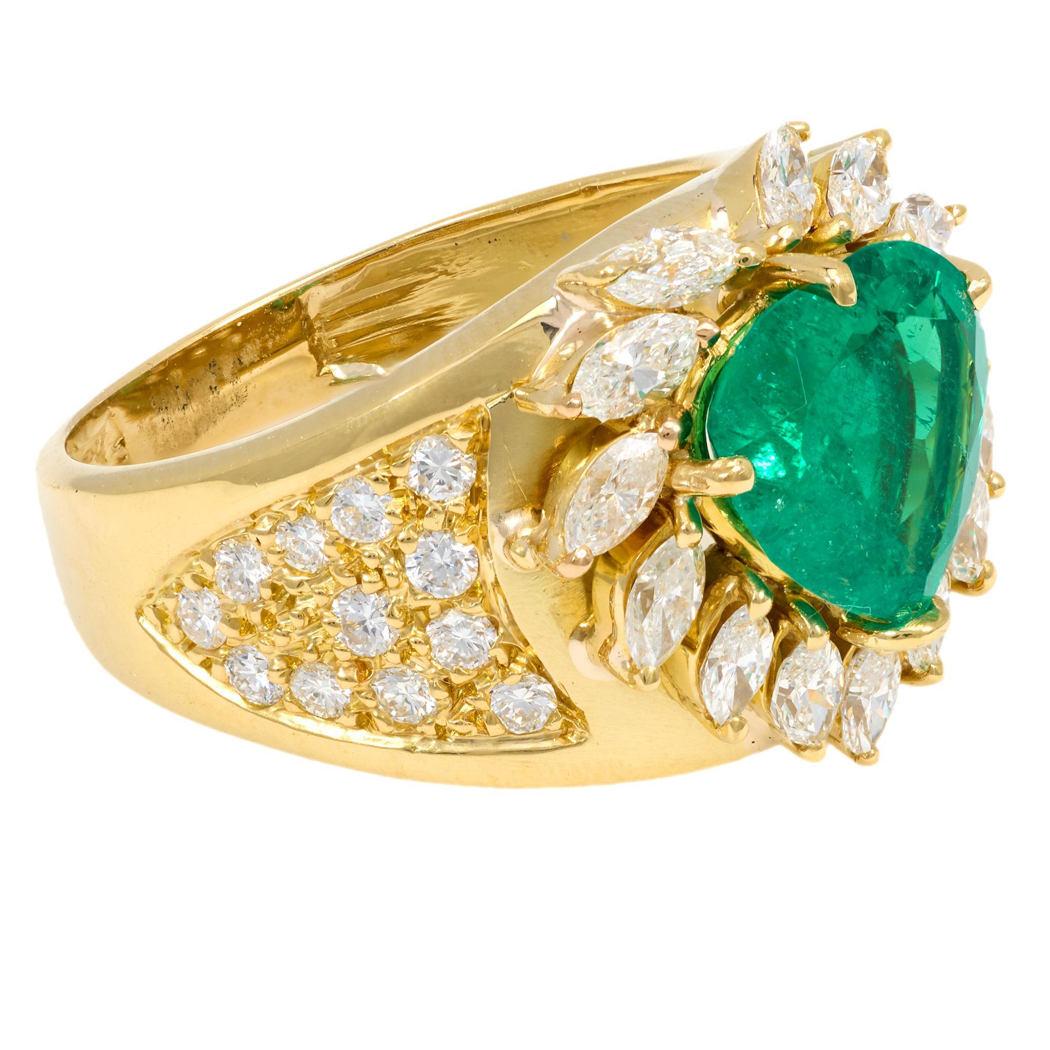 Vintage GIA 2.63 carat heart shape emerald diamond 18k yellow gold cocktail ring In Excellent Condition For Sale In Beverly Hills, CA