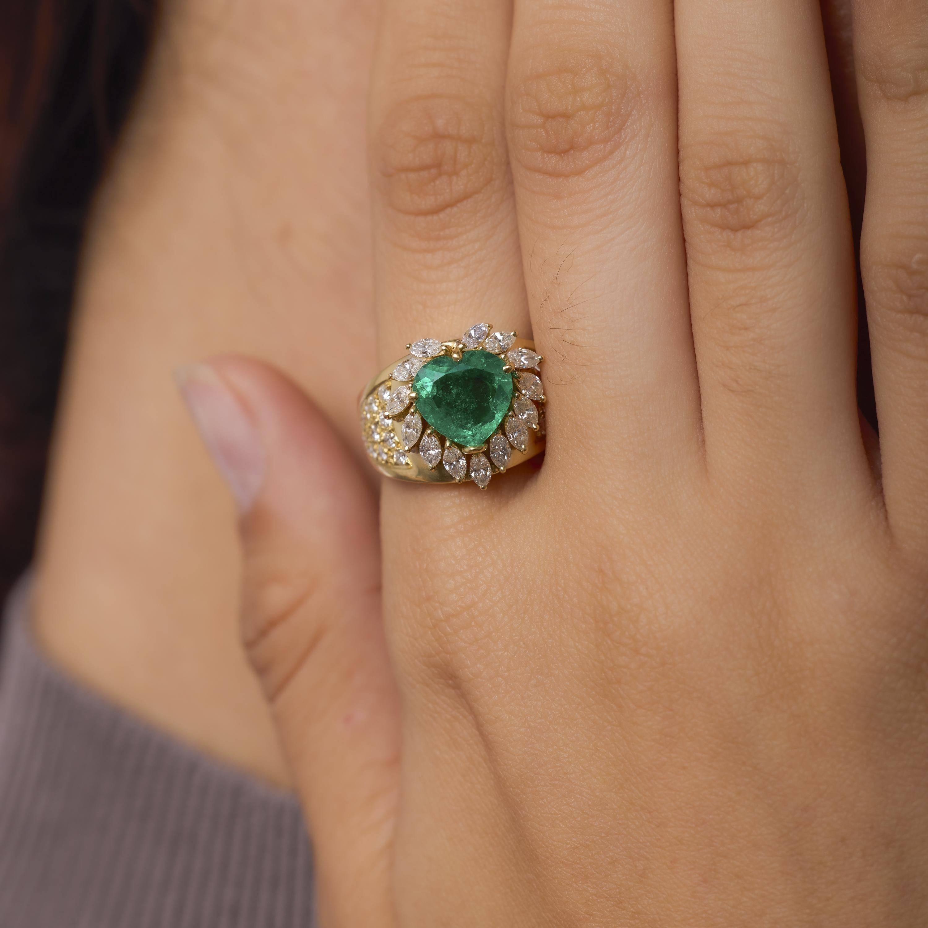 Women's or Men's Vintage GIA 2.63 carat heart shape emerald diamond 18k yellow gold cocktail ring For Sale