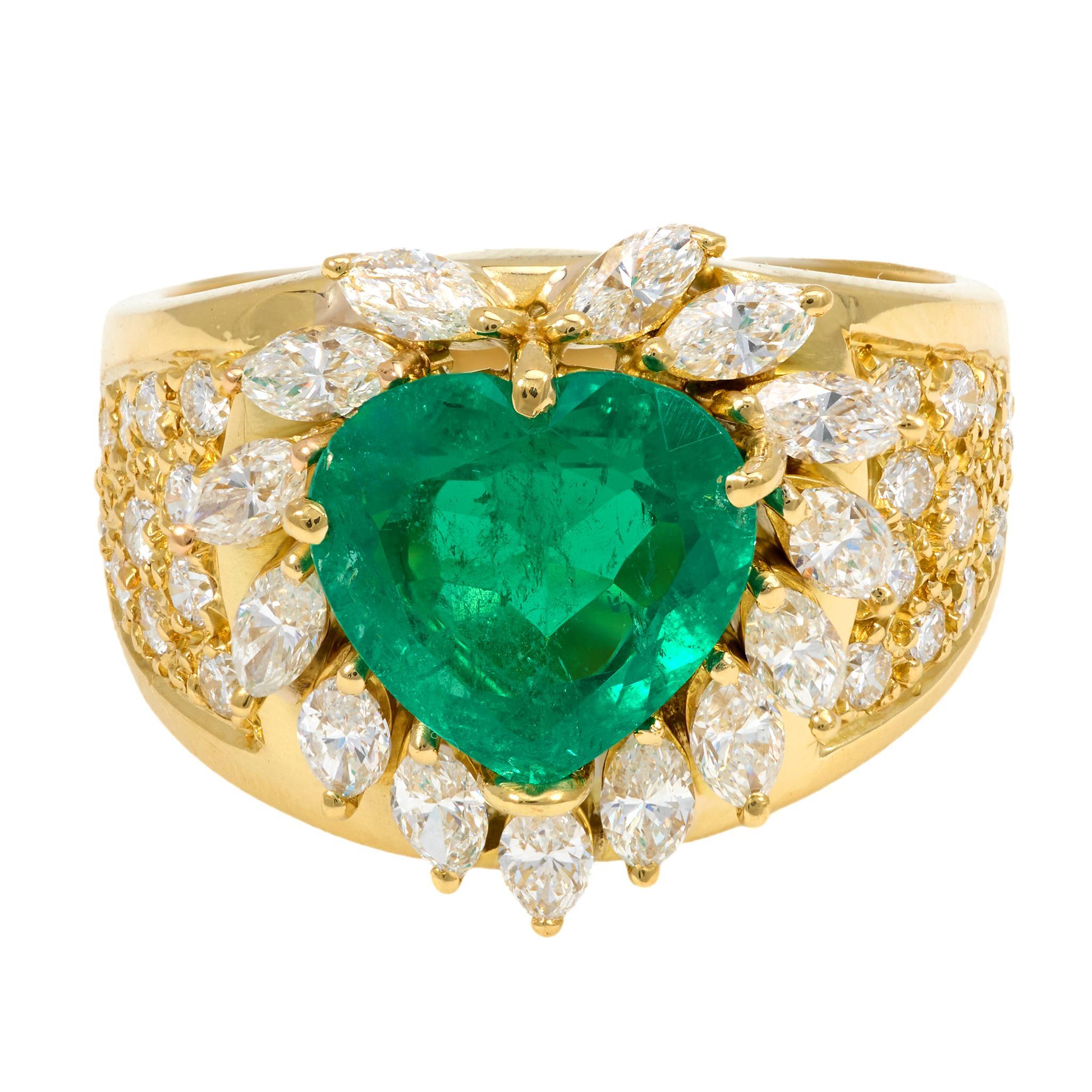 Vintage GIA 2.63 carat heart shape emerald diamond 18k yellow gold cocktail ring For Sale 1