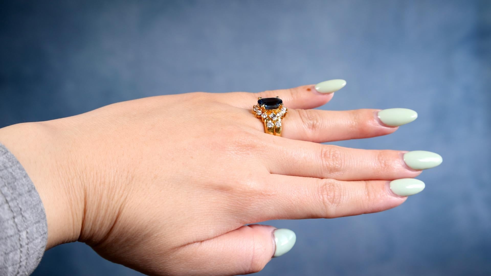 18 Karat Gelbgold Vintage Ring mit GIA 2,70 Karat thailändischem Saphir und Diamant (Gemischter Schliff)