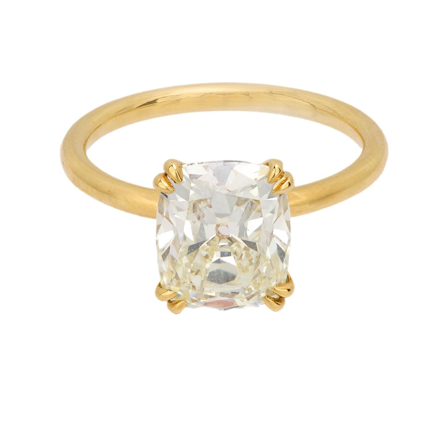 Verlobungsring aus 18 Karat Gelbgold mit GIA 3,01 Karat Diamant im Kissenschliff im Kissenschliff Damen im Angebot