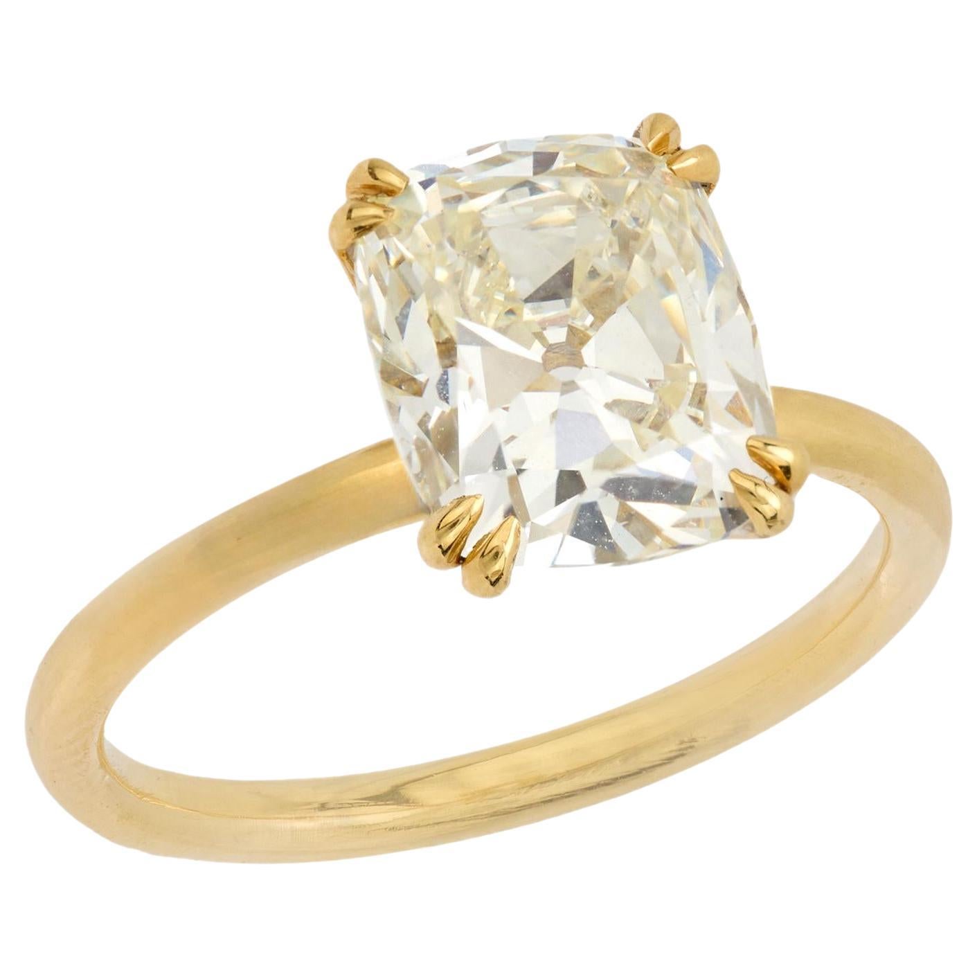 Verlobungsring aus 18 Karat Gelbgold mit GIA 3,01 Karat Diamant im Kissenschliff im Kissenschliff im Angebot