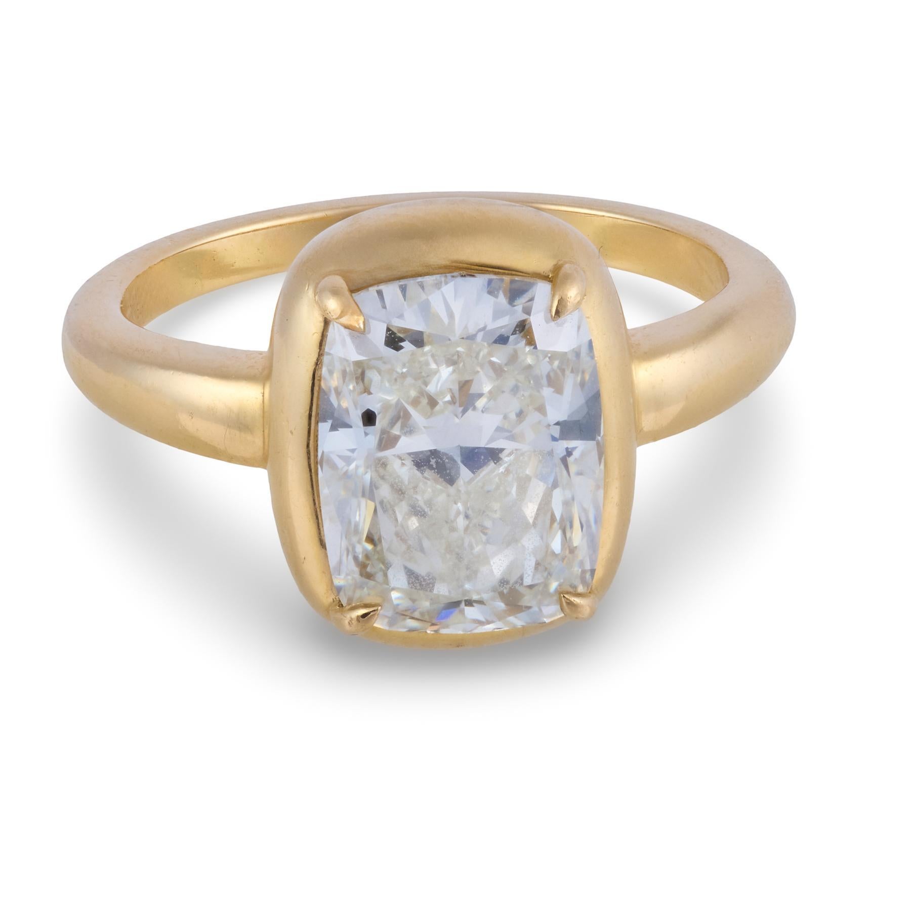 Vintage GIA 3,02 Karat Diamant mit Kissenschliff 18k Gelbgold Verlobungsring (Zeitgenössisch) im Angebot