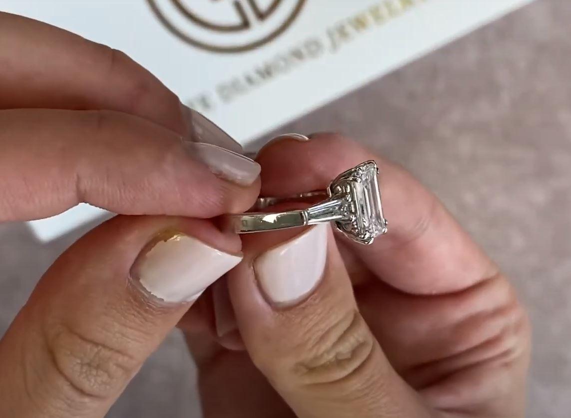 Vintage GIA 3.07ct Emerald Cut Diamond Engagement Ring, D Color, 18k White Gold en vente 2