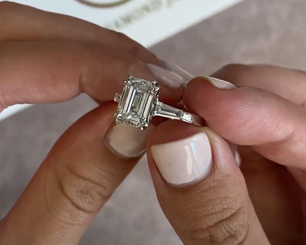 Vintage GIA 3.07ct Emerald Cut Diamond Engagement Ring, D Color, 18k White Gold en vente 3