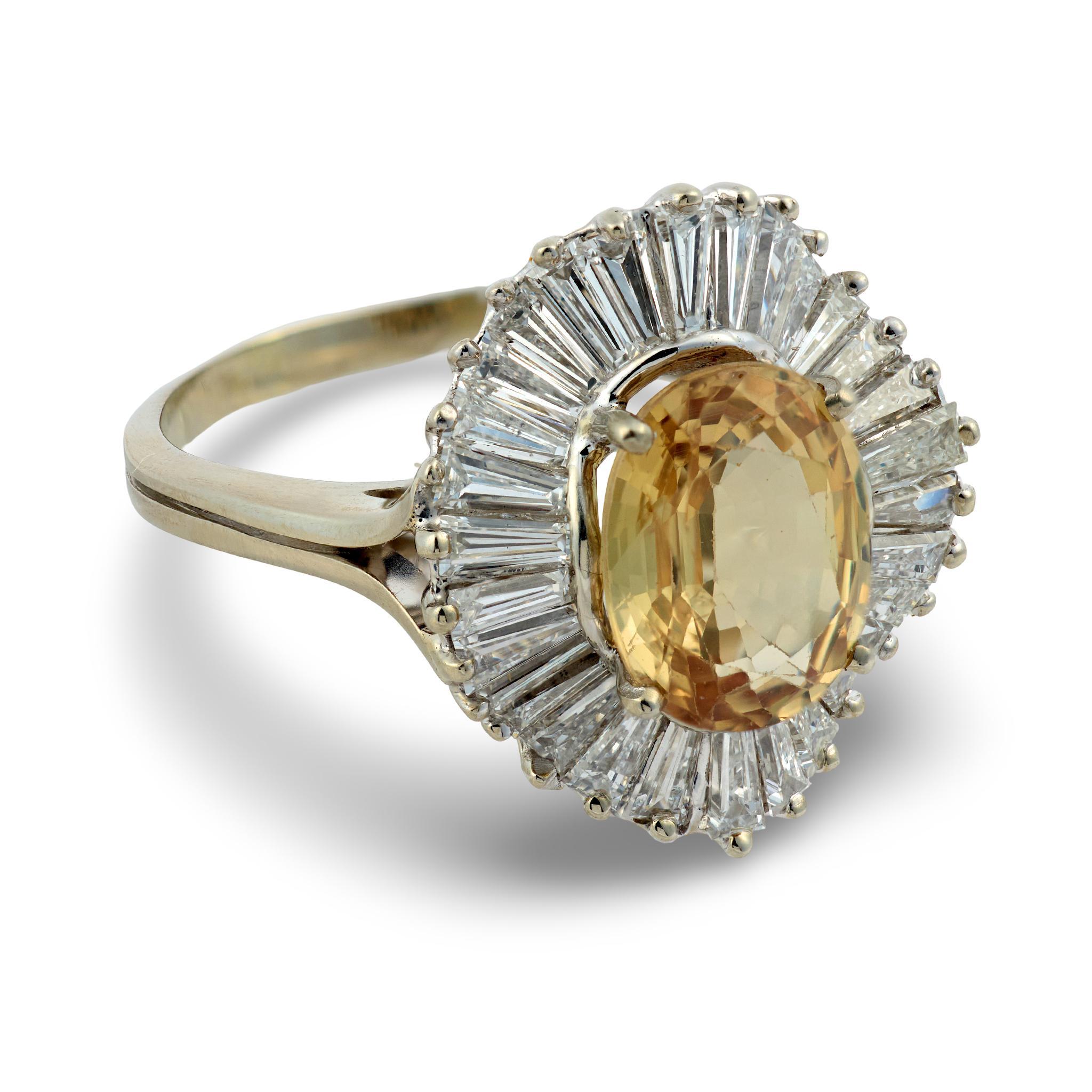 Taglio ovale Anello a grappolo in oro bianco 14k con zaffiro senza calore GIA d'epoca da 3,10 carati in vendita