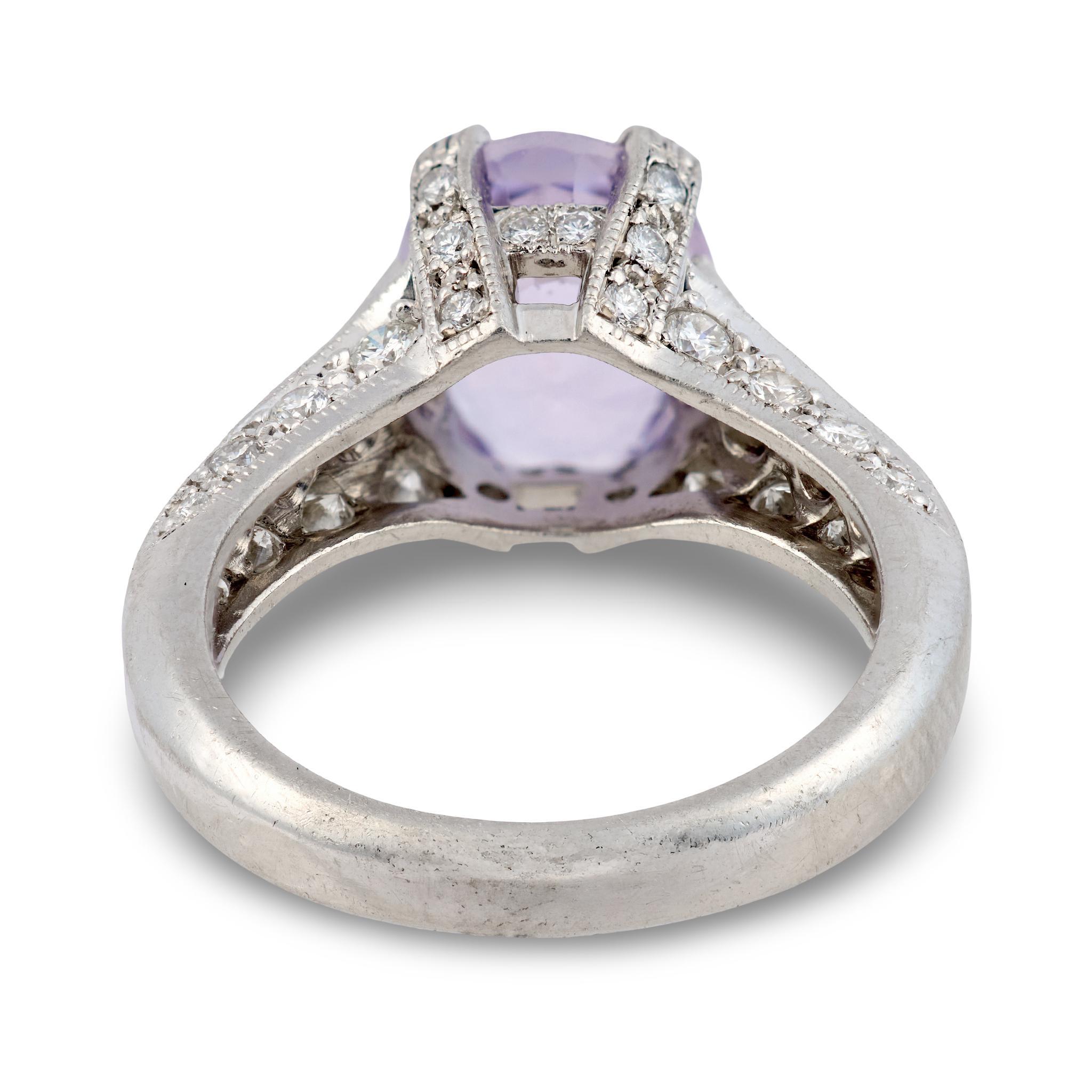 Donna Anello vintage GIA con zaffiro rosa e diamante da 3,60 carati in platino in vendita