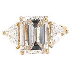 Bague de fiançailles vintage à trois pierres en or 18 carats avec diamant taille émeraude de 3,92 carats certifié GIA