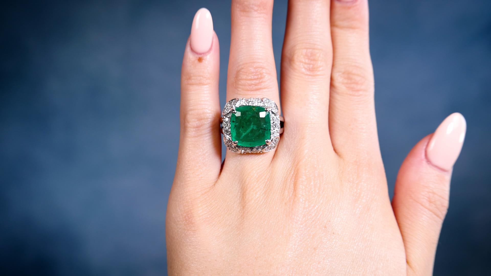 Vintage 14k Weißgold Ring, GIA 4,00 Karat sambischer Smaragd, Diamant (Kissenschliff) im Angebot