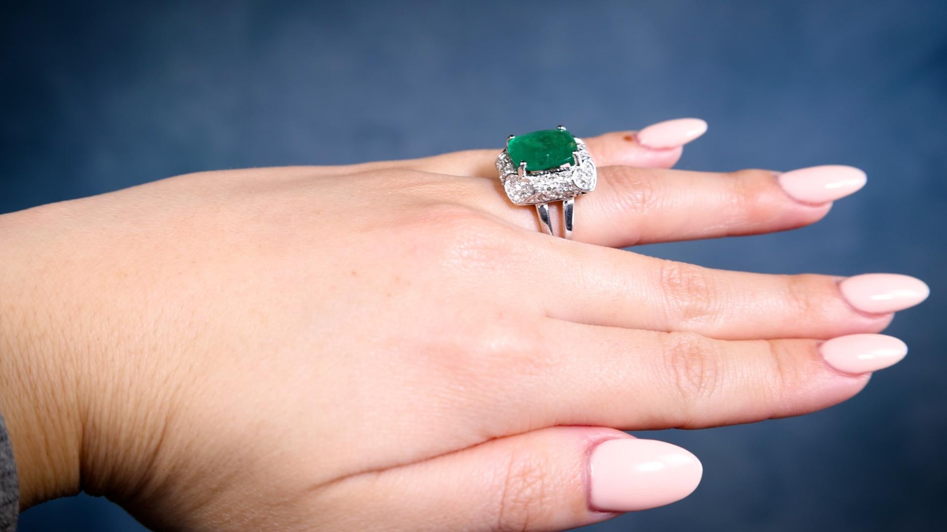 Vintage GIA 4.00 Carat Zambian Emerald Diamond 14k White Gold Ring In Good Condition For Sale In Beverly Hills, CA
