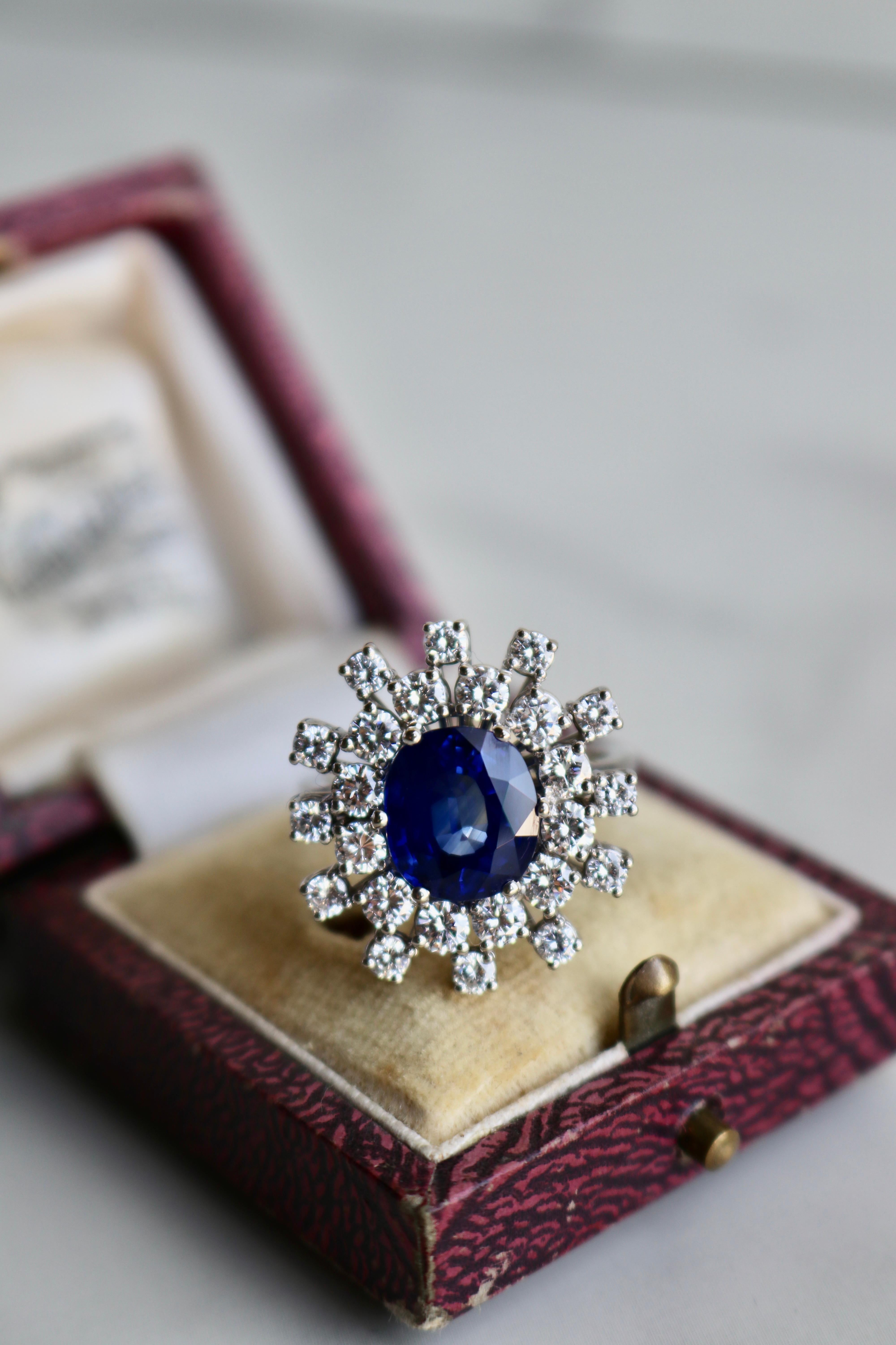Women's or Men's Vintage GIA 4.20 Carat Madagascan Sapphire and Diamond 18k White Gold Ring For Sale