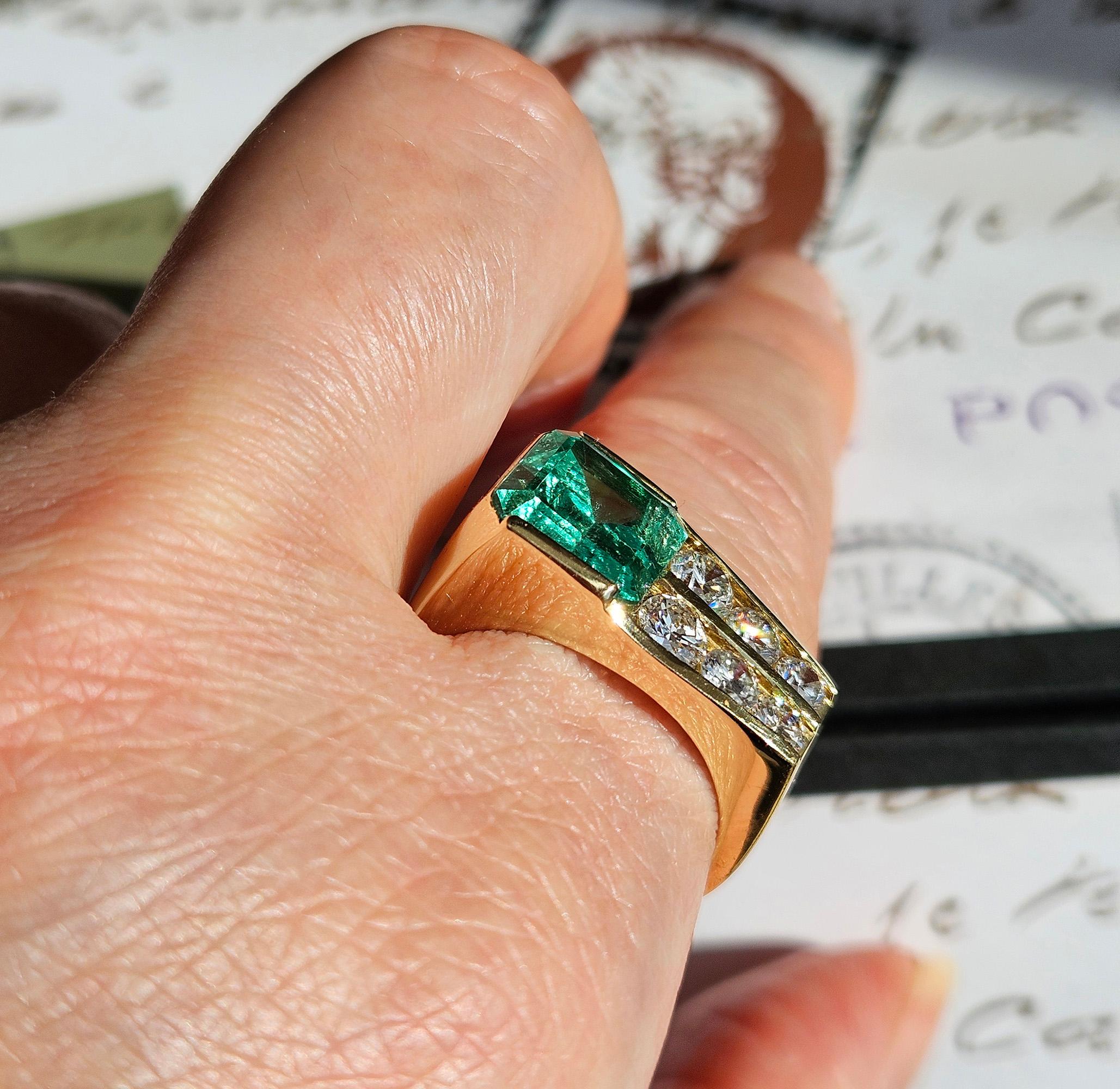 Vintage GIA 4.20ctw Natural Colombian Green Emerald Diamond 18K Yellow Gold Ring For Sale 8