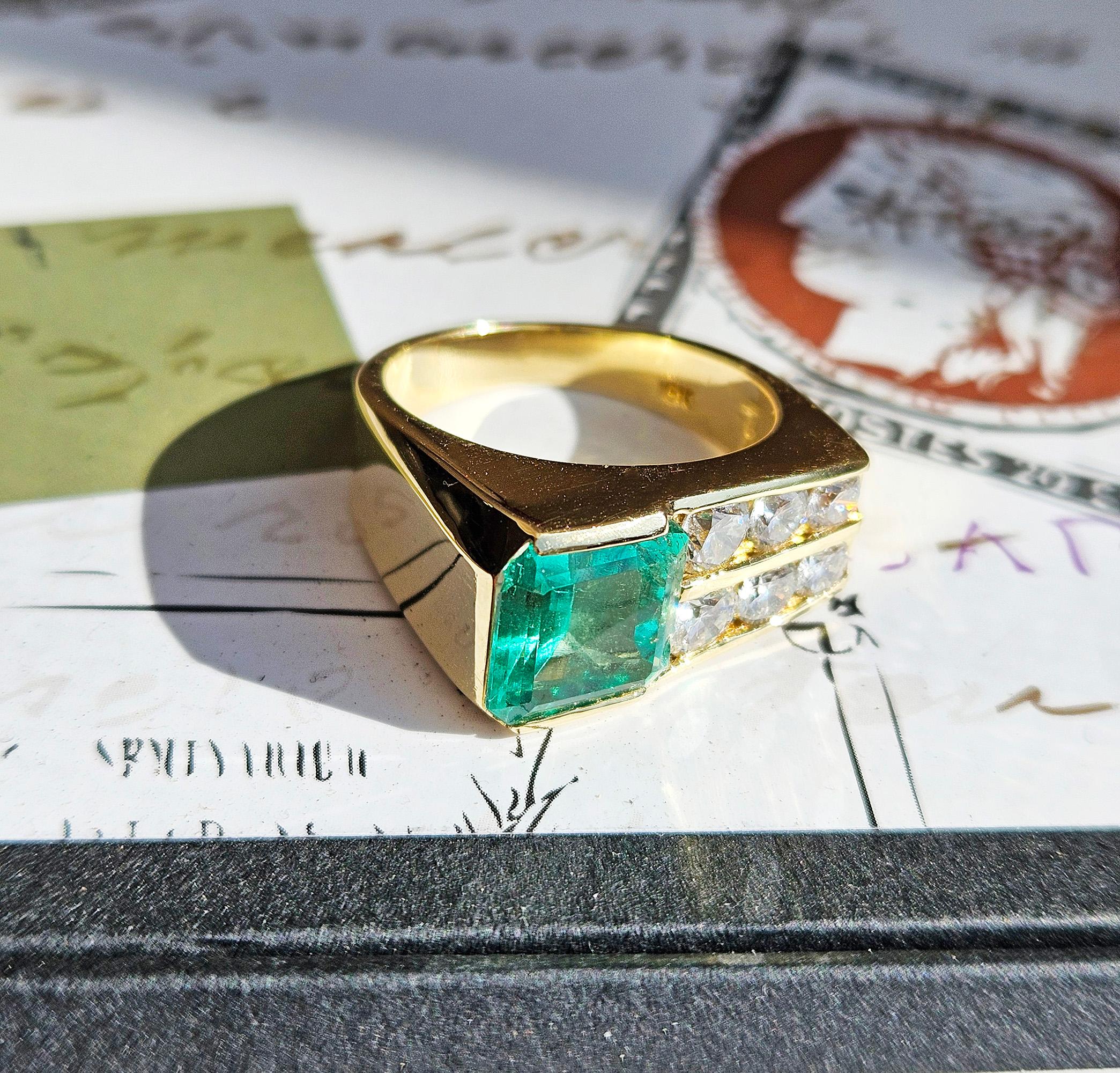 Vintage GIA 4.20ctw Natural Colombian Green Emerald Diamond 18K Yellow Gold Ring For Sale 13