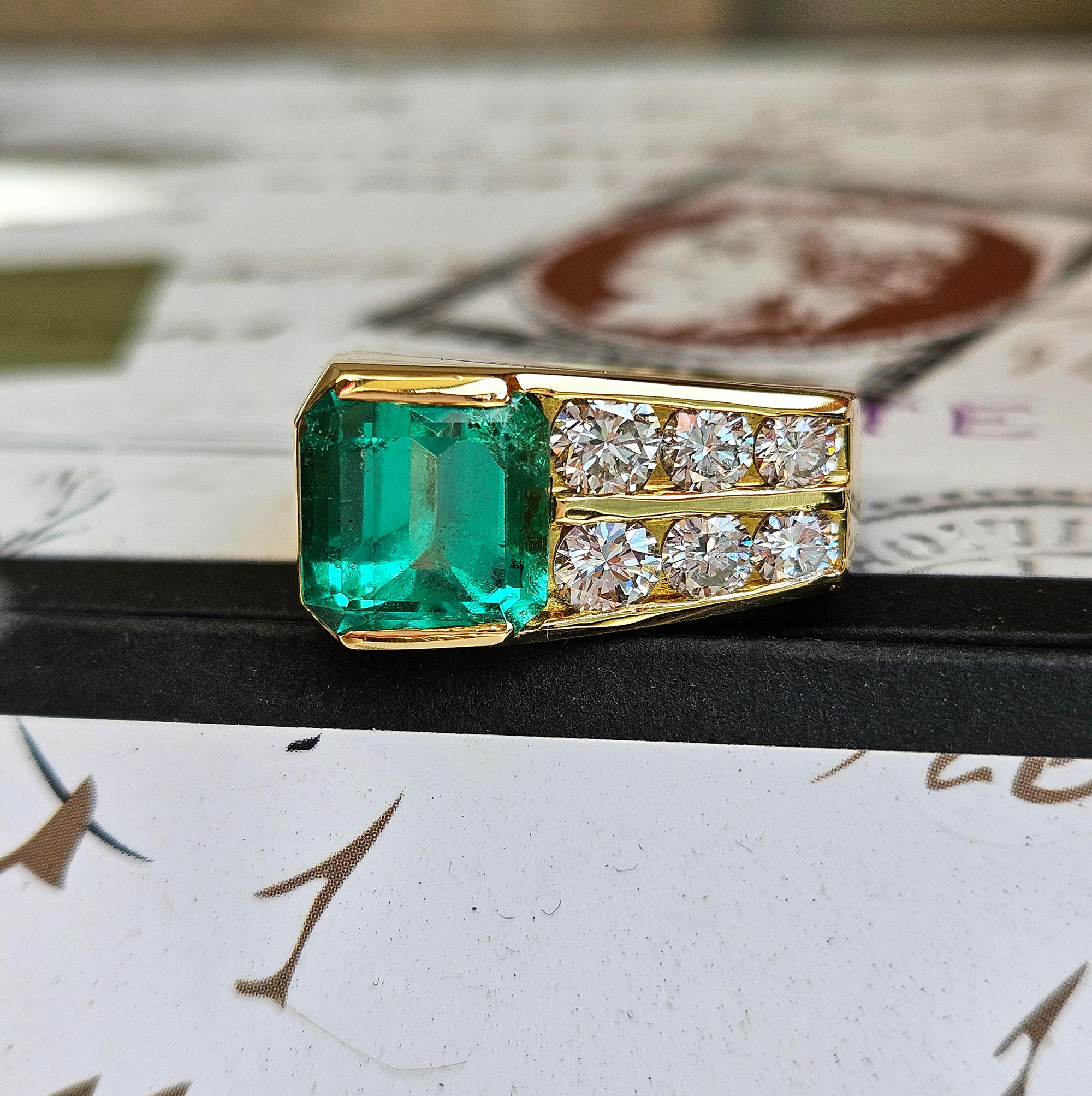 Vintage GIA 4.20ctw Natural Colombian Green Emerald Diamond 18K Yellow Gold Ring For Sale 14