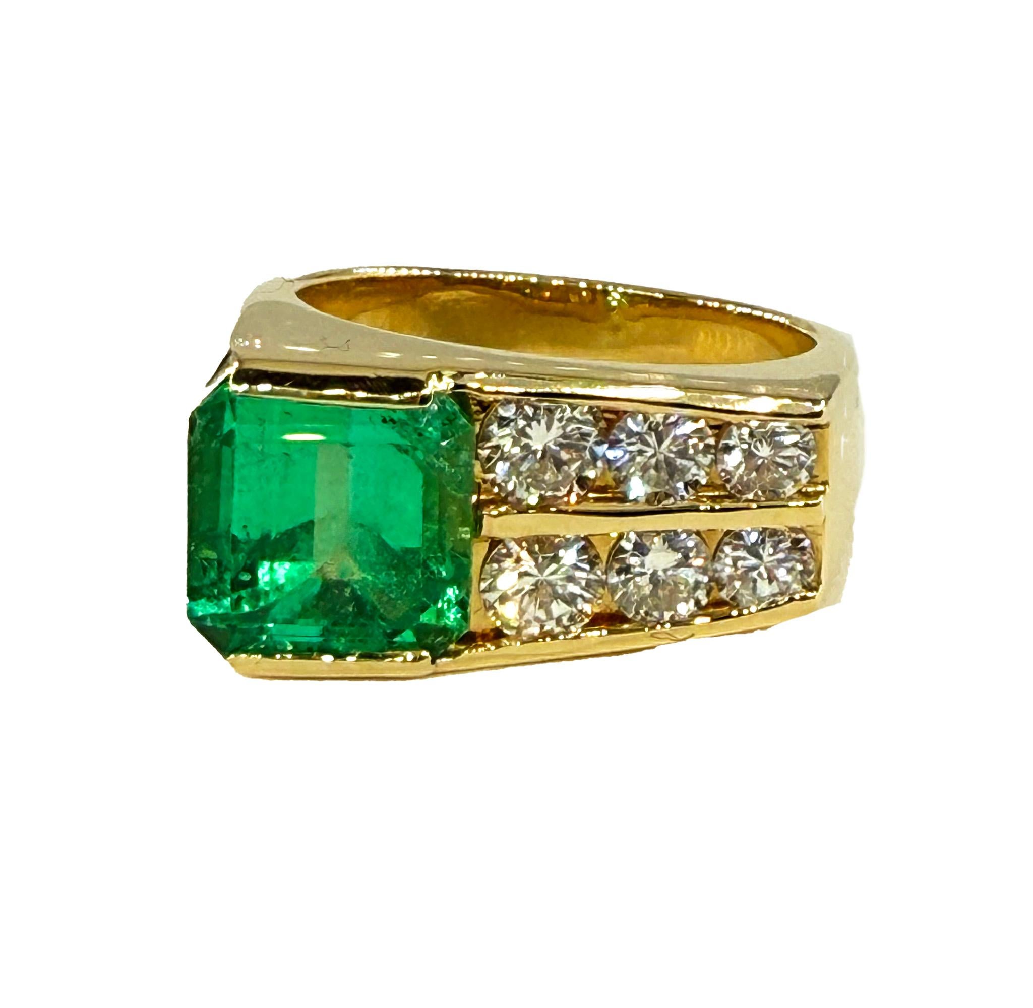 Modern Vintage GIA 4.20ctw Natural Colombian Green Emerald Diamond 18K Yellow Gold Ring For Sale