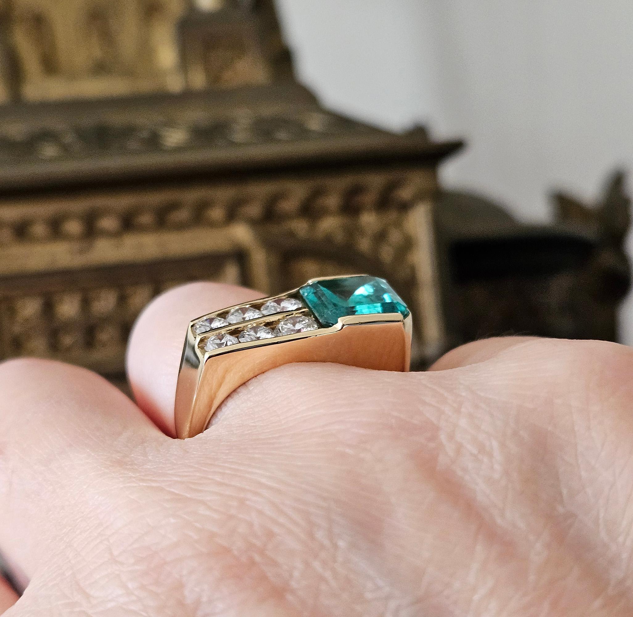 Vintage GIA 4.20ctw Natural Colombian Green Emerald Diamond 18K Yellow Gold Ring For Sale 1