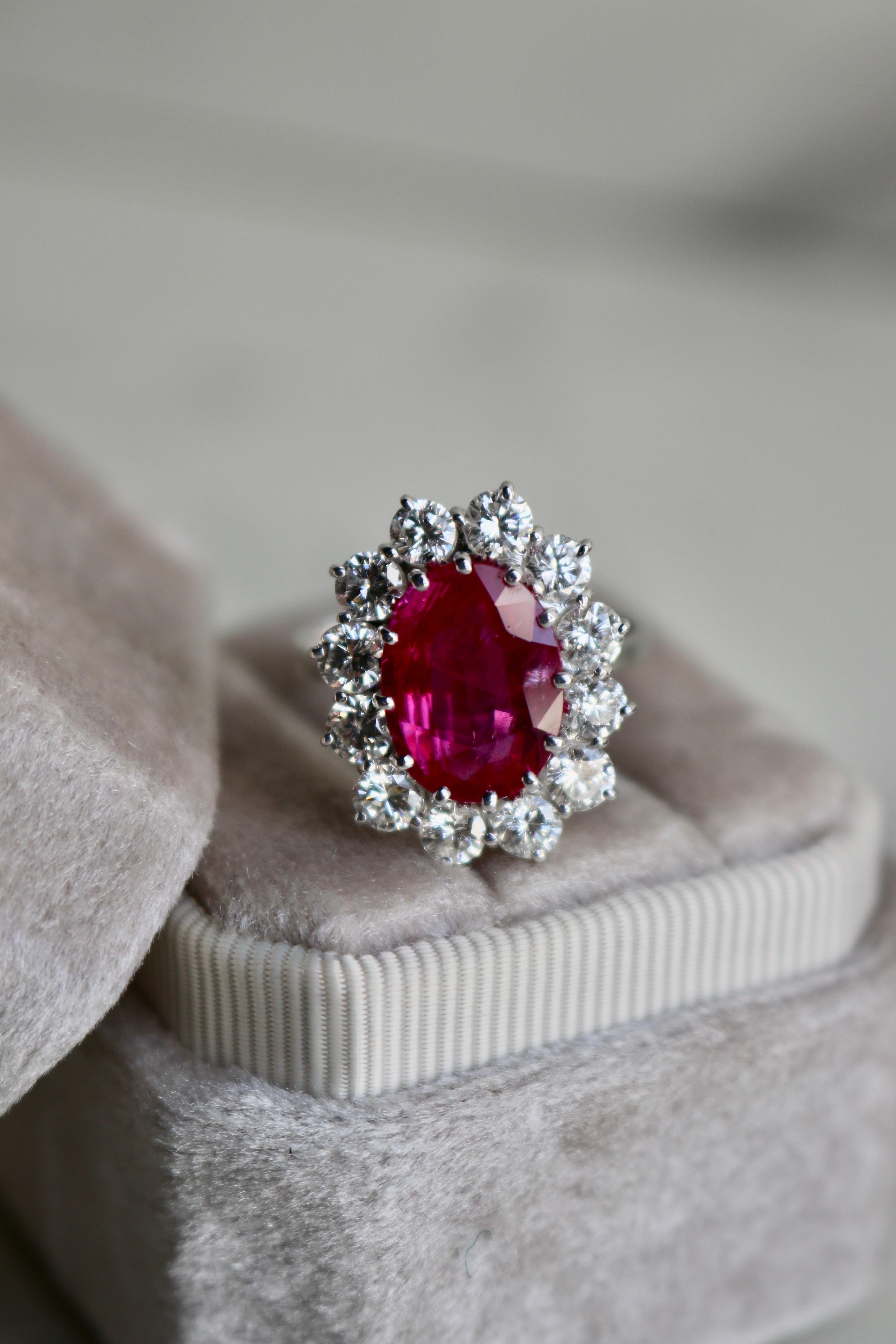 Women's or Men's Vintage GIA 4.26 Carat Ruby Diamond 18k White Gold Cluster Ring For Sale