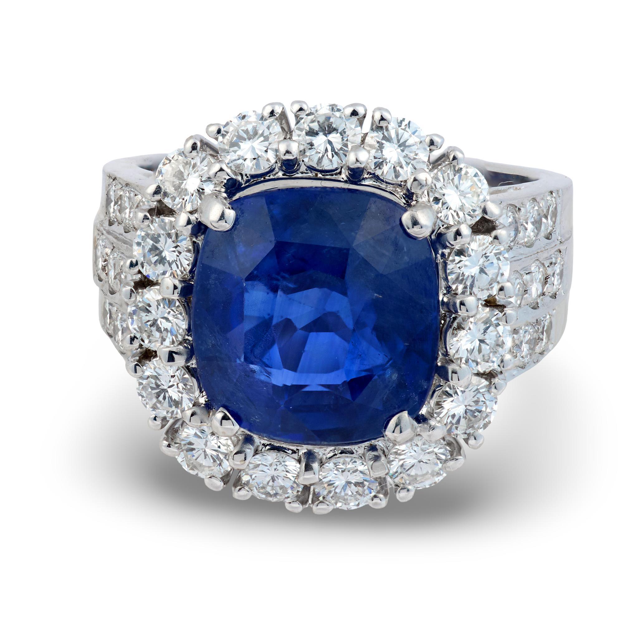 Contemporaneo Anello a grappolo con zaffiro di Ceylon d'epoca GIA da 4,97 carati e diamante in oro bianco 18 carati in vendita